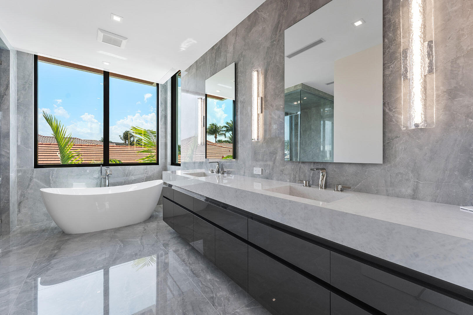 ROYAL PALM YACHT & COUNTRY CLUB - Residential