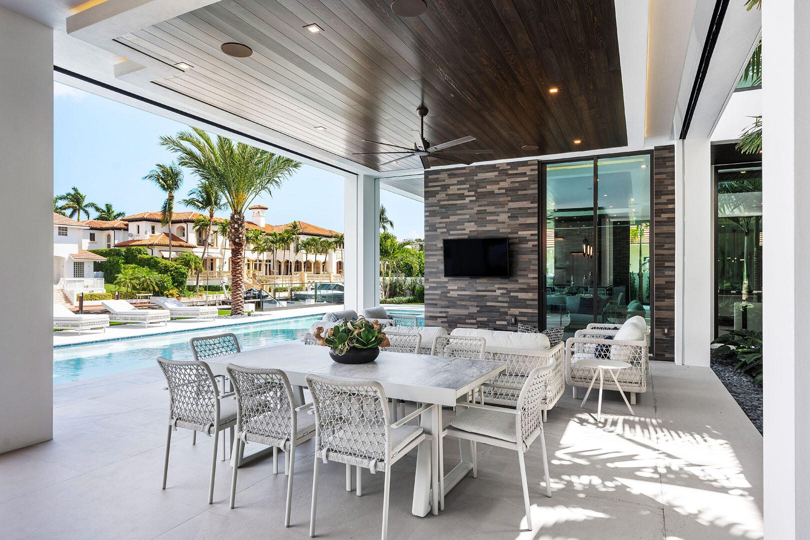 ROYAL PALM YACHT & COUNTRY CLUB - Residential