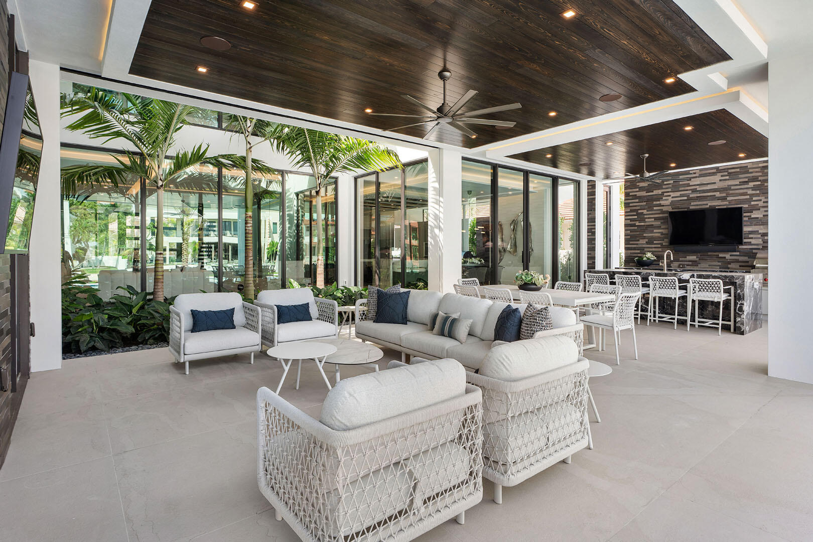 ROYAL PALM YACHT & COUNTRY CLUB - Residential