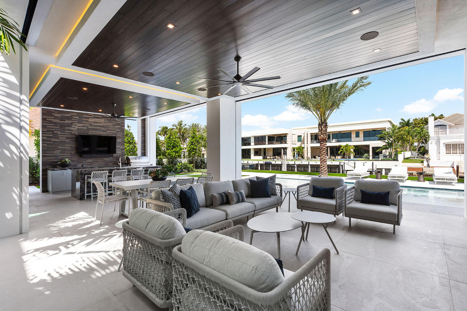 ROYAL PALM YACHT & COUNTRY CLUB - Residential