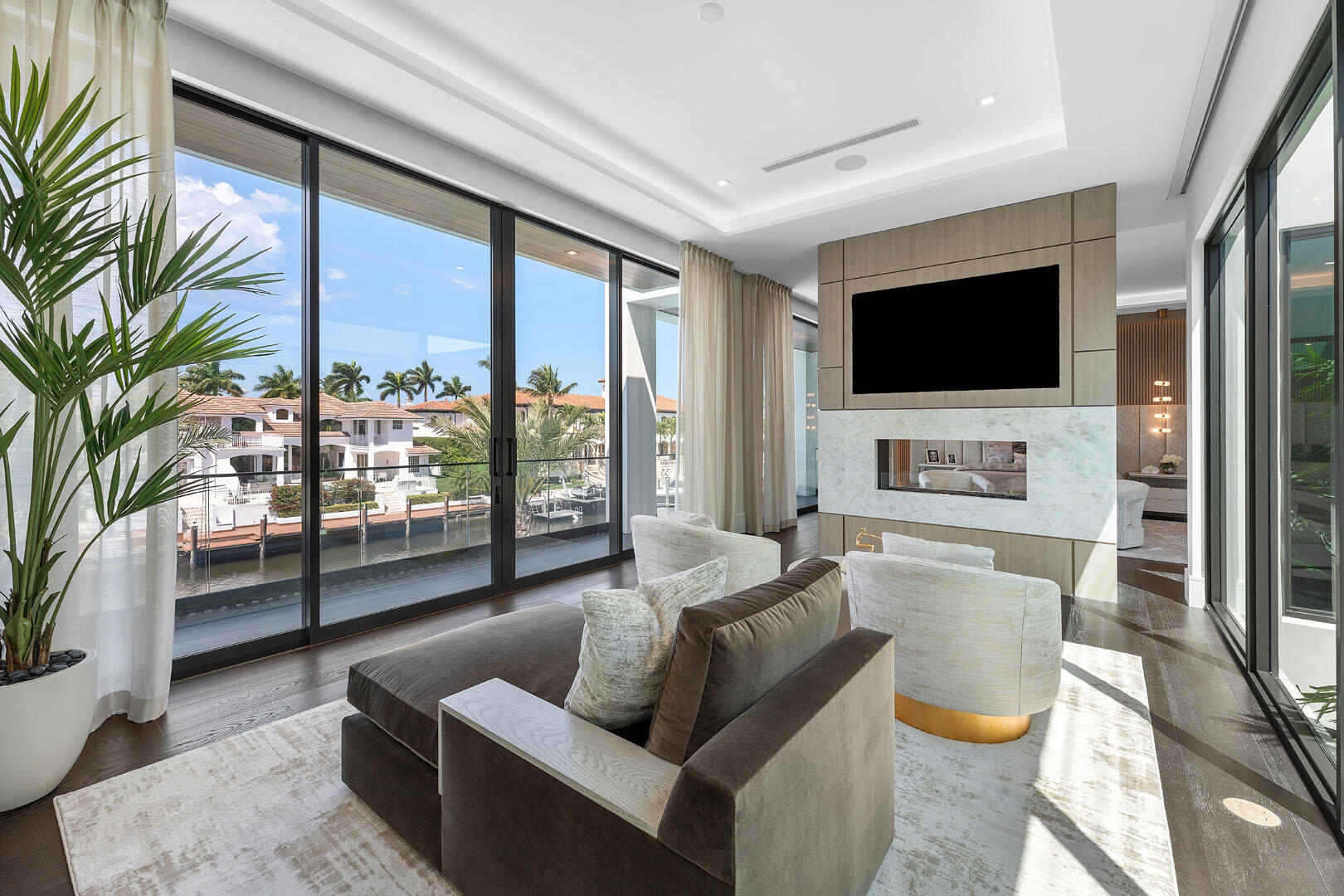 ROYAL PALM YACHT & COUNTRY CLUB - Residential