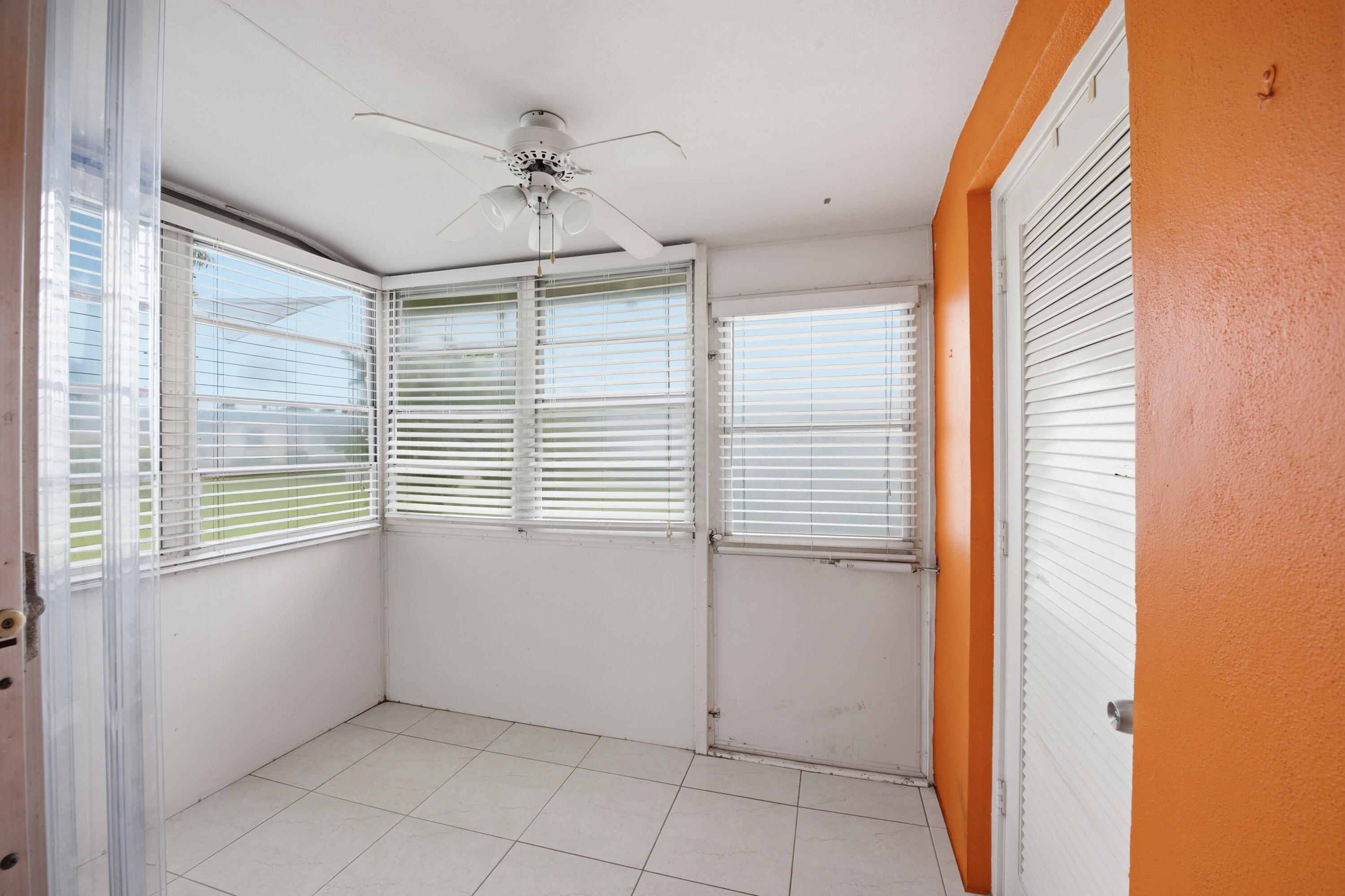 CRESTHAVEN VILLAS 3 CONDO - Residential