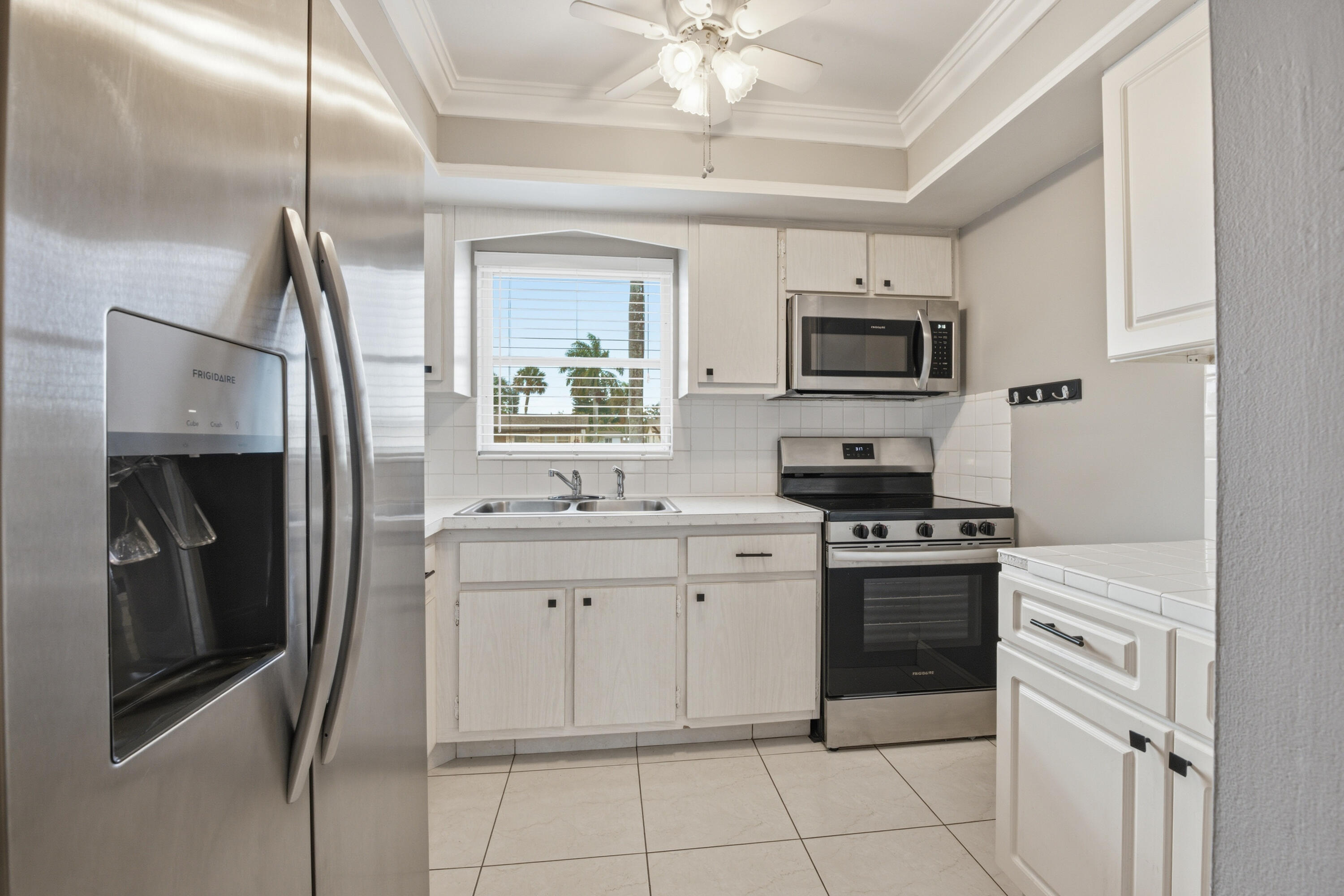 CRESTHAVEN VILLAS 3 CONDO - Residential