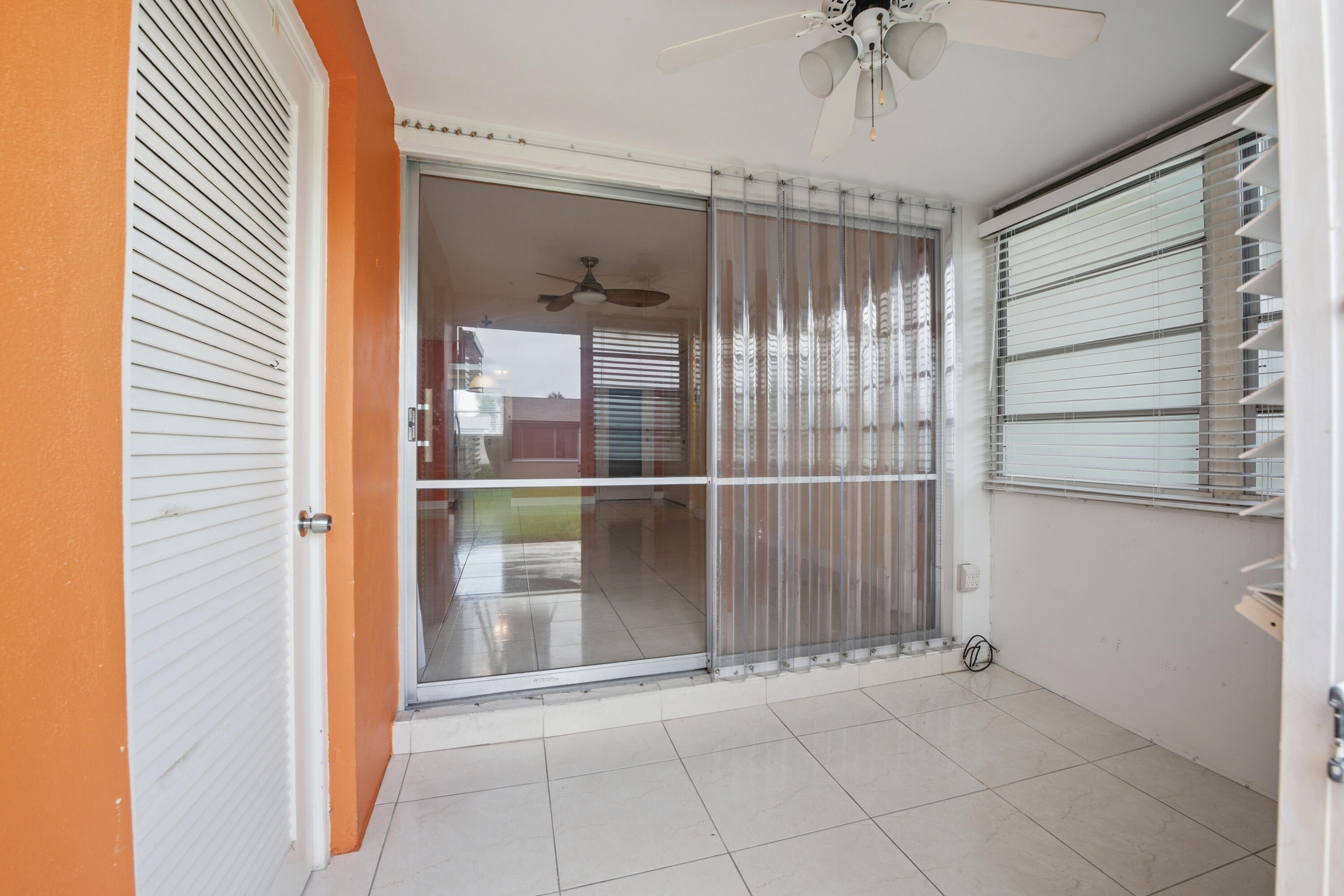 CRESTHAVEN VILLAS 3 CONDO - Residential