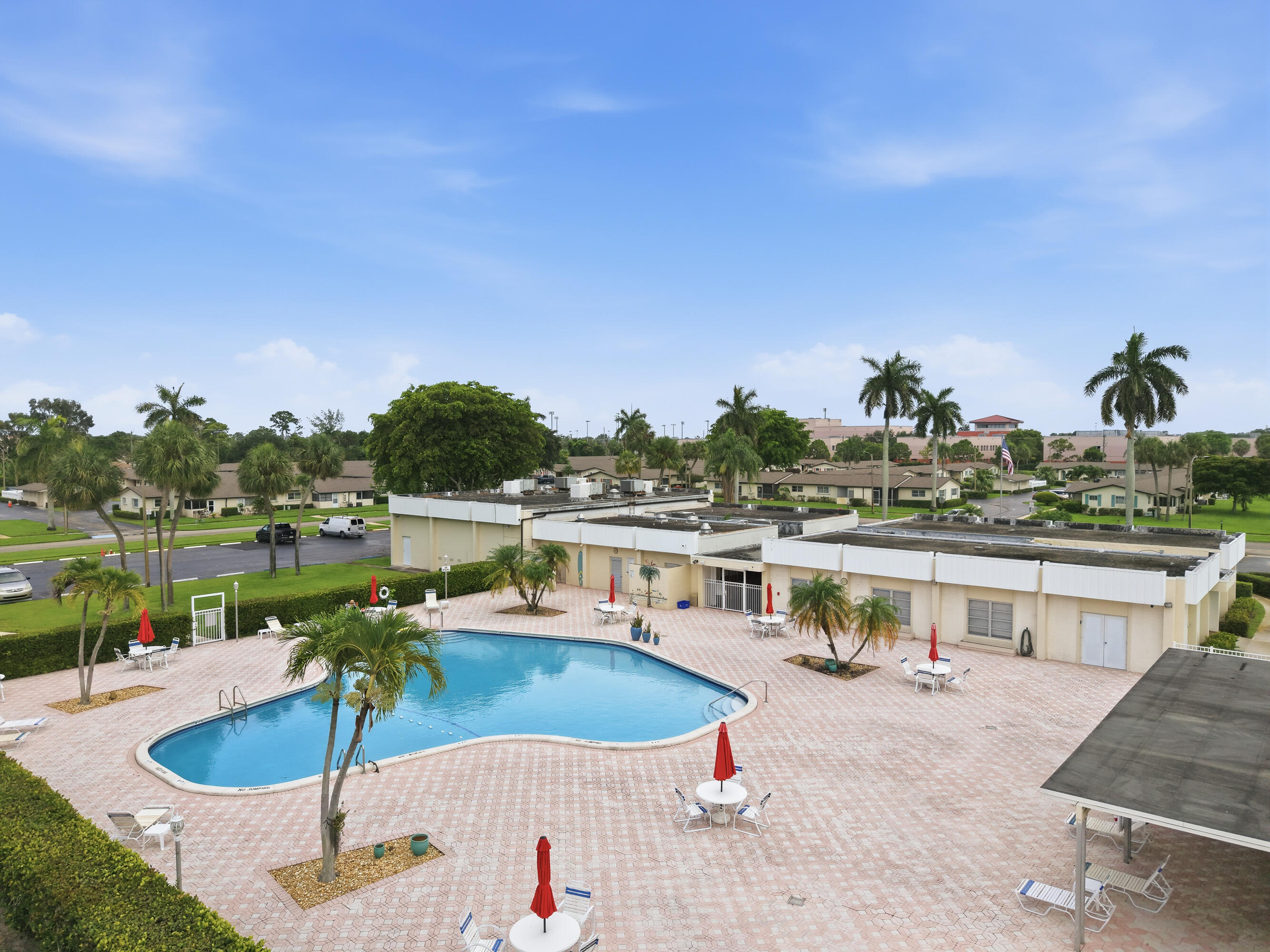 CRESTHAVEN VILLAS 3 CONDO - Residential