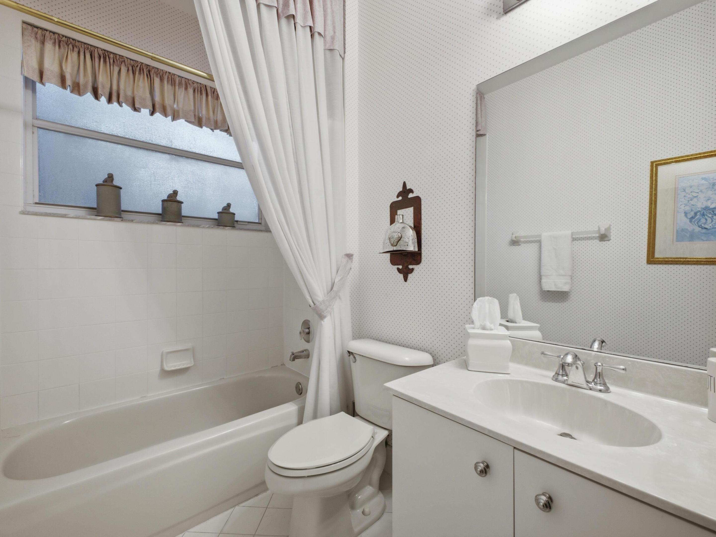 REGENCY LAKE ESTATES - Residential Lease