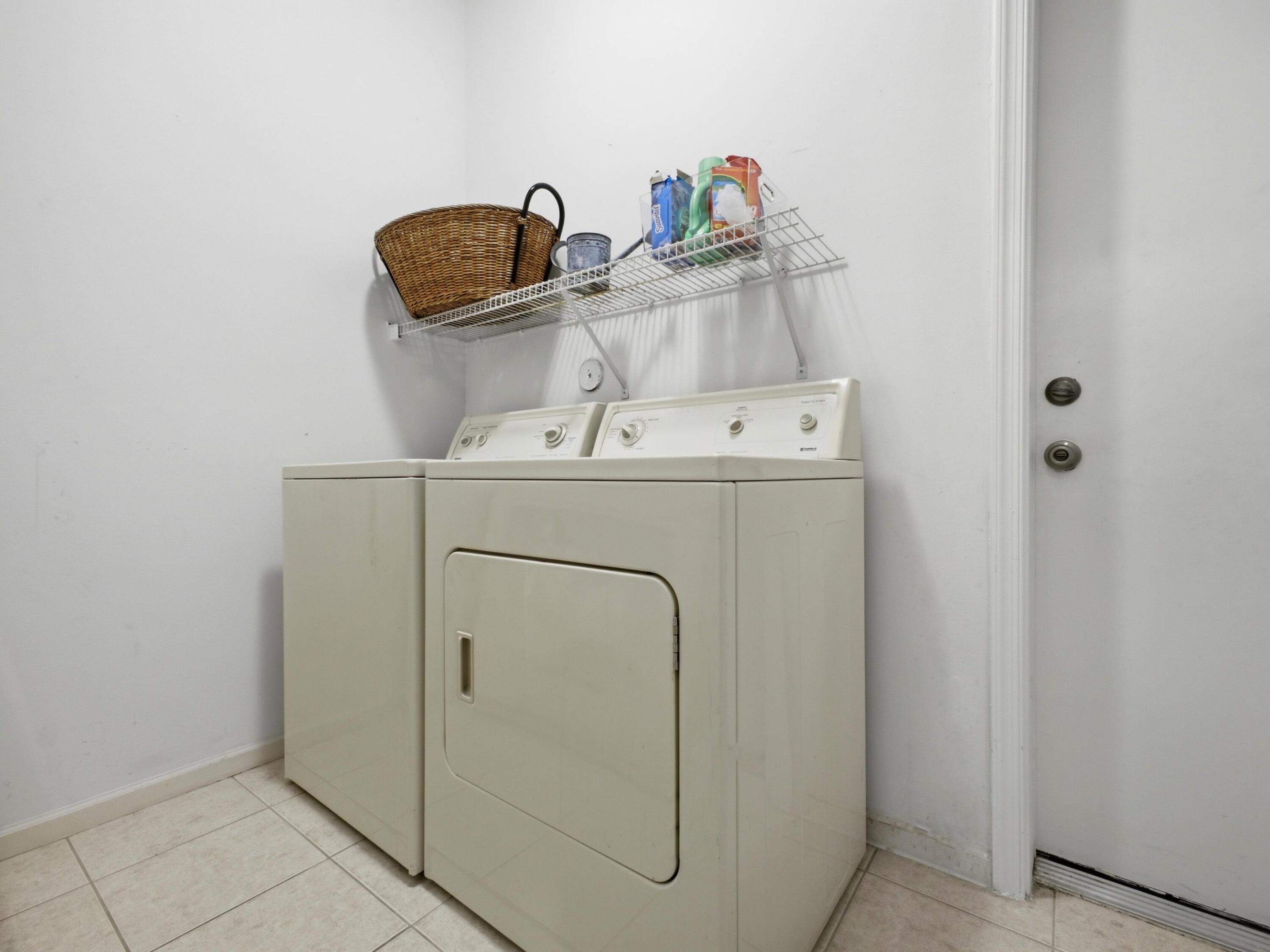REGENCY LAKE ESTATES - Residential Lease