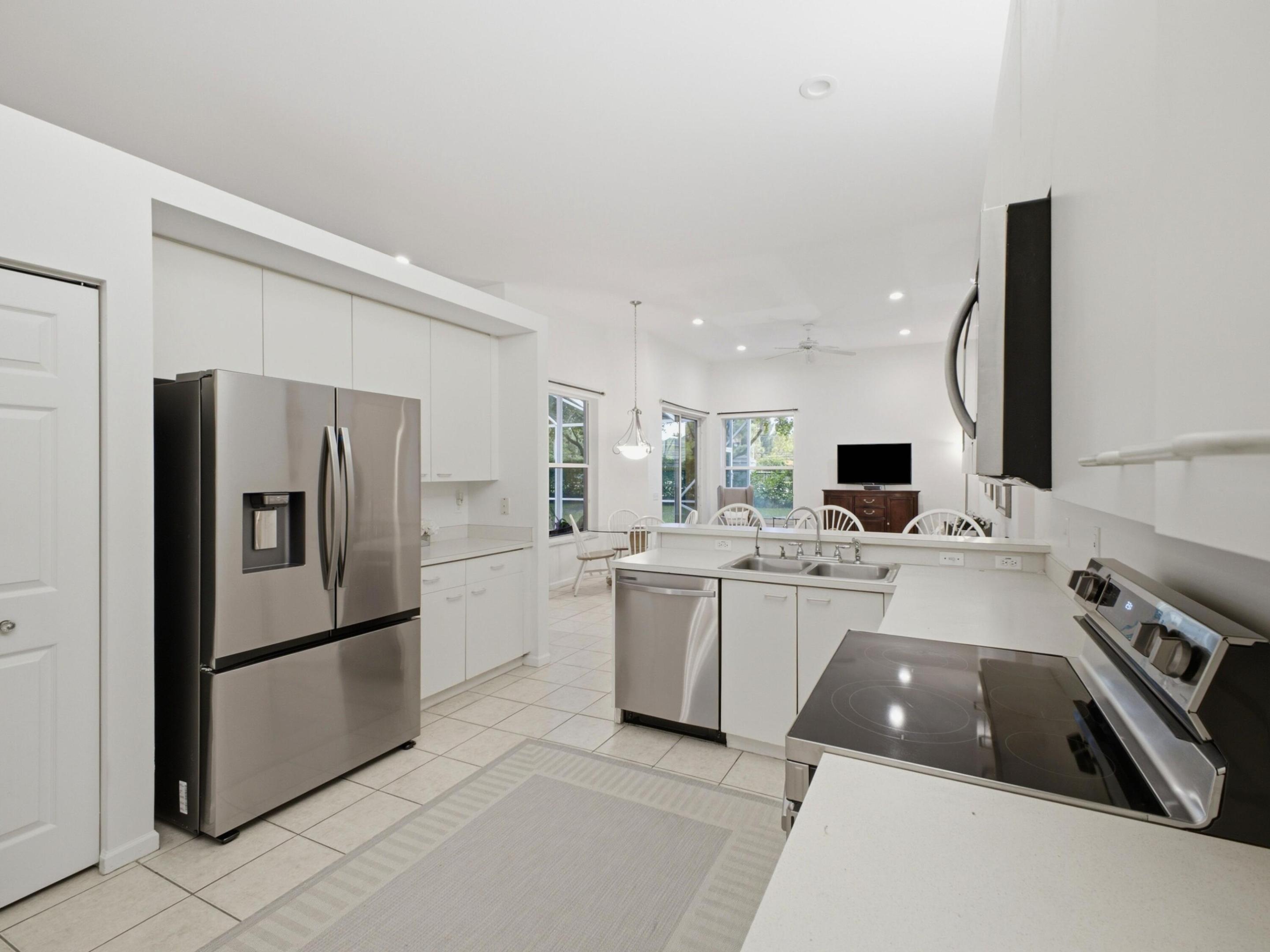 REGENCY LAKE ESTATES - Residential Lease