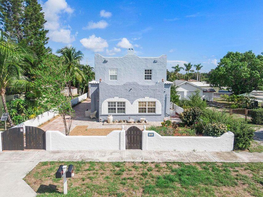 Completely upgraded historical beauty that has kept its old world charm in balance with modern comforts. One of the few remaining historical non-legal duplex properties in Booming, Downtown Boynton Beach FL. New everything went into this project that took over a year to complete meticulously. Each side is a 2 bedroom 1 and 1/2 Bathroom townhome with a completely fenced yard. Because of none restriction at all Great for RBNB or short term rentals, so close to the beach plus many restaurants and bars.ONLY CASH BUYER CONSIDERED