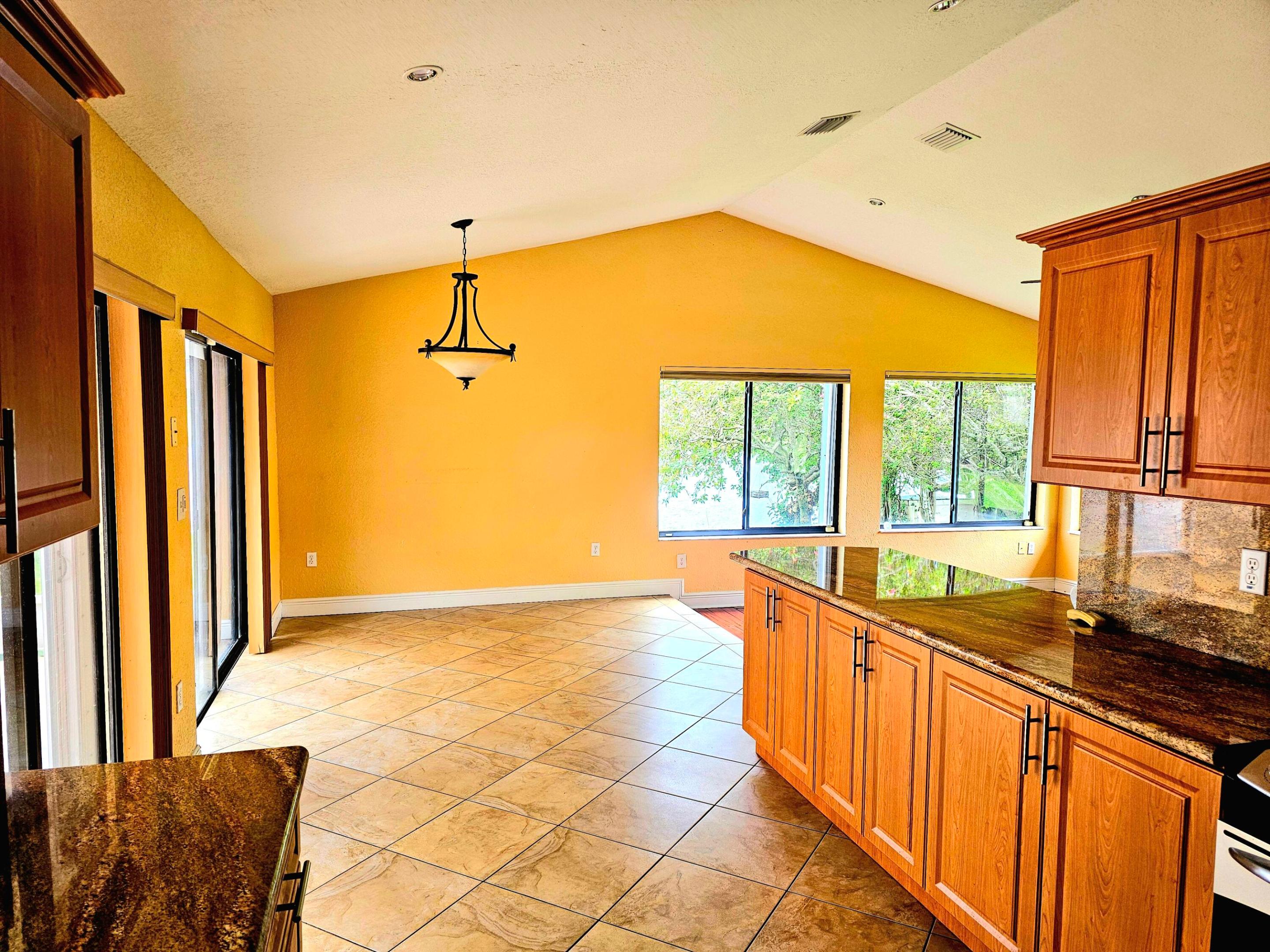PATIO VILLAS SECTION ONE AT BONAVENTURE - Residential