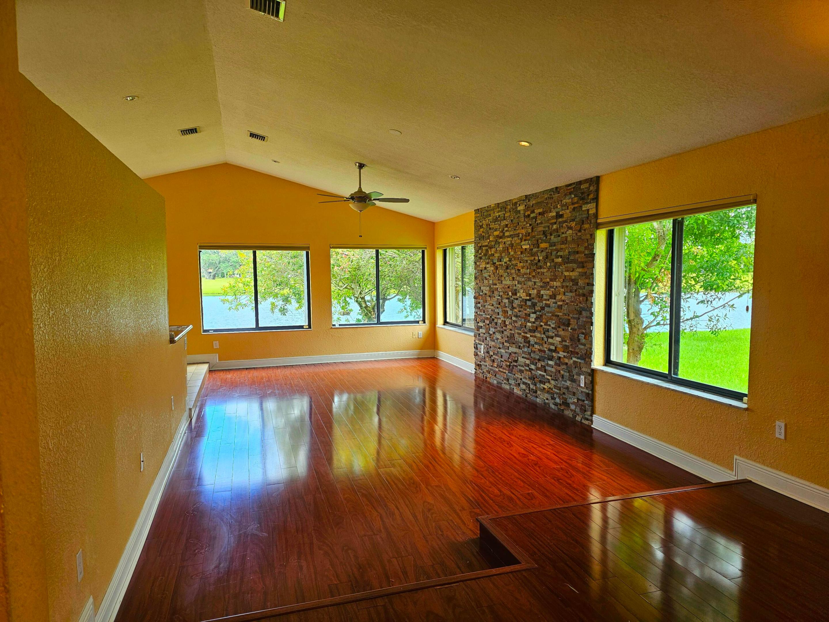 PATIO VILLAS SECTION ONE AT BONAVENTURE - Residential