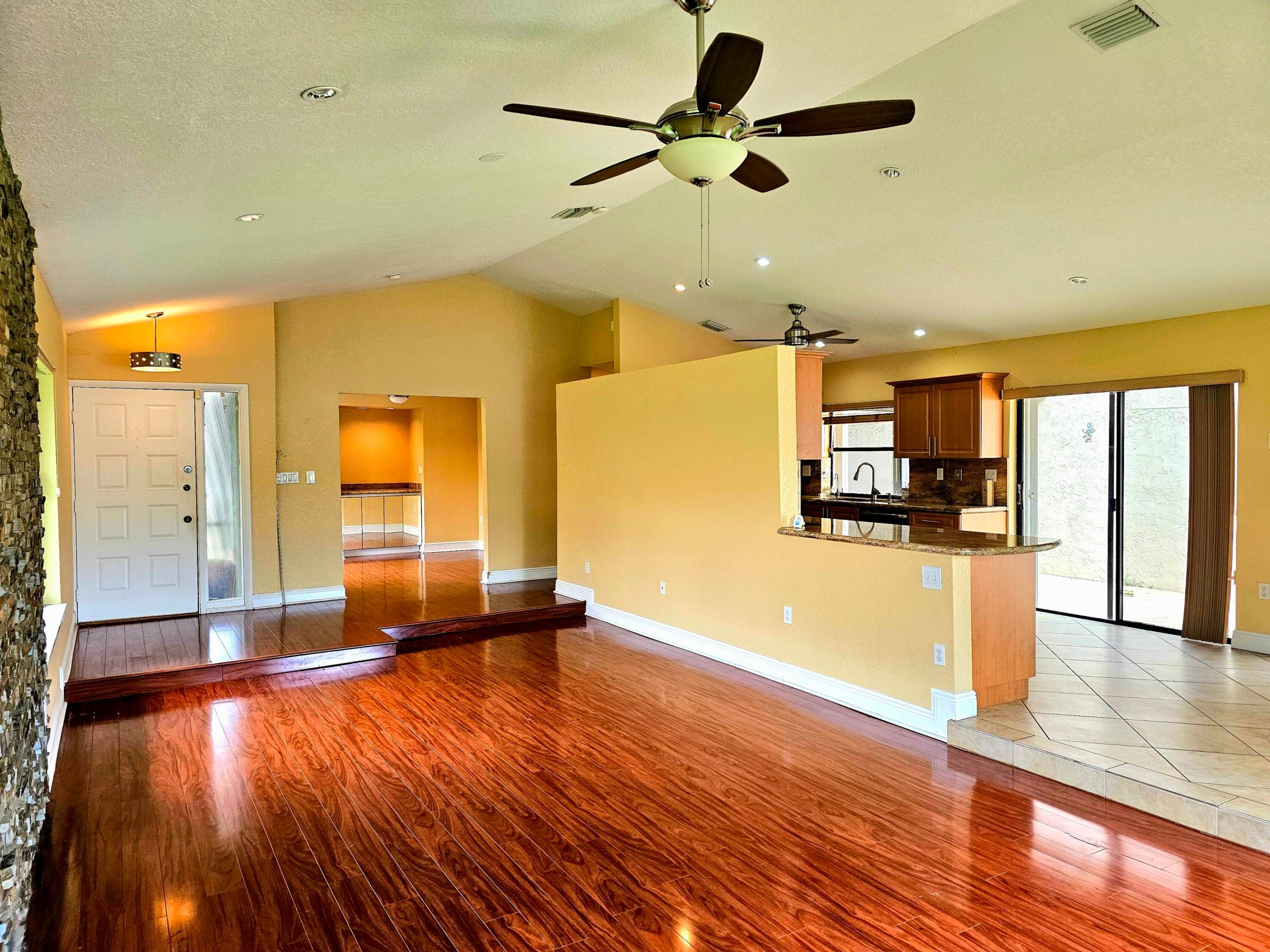PATIO VILLAS SECTION ONE AT BONAVENTURE - Residential