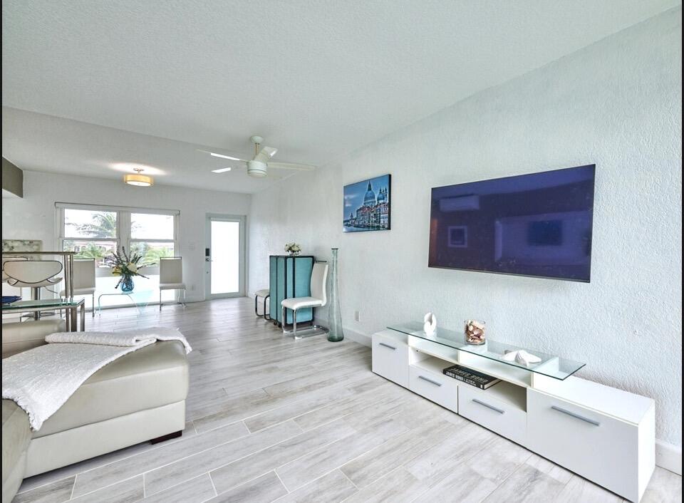 HILLSBORO MILE OCEAN APTS SEC 2 - Residential