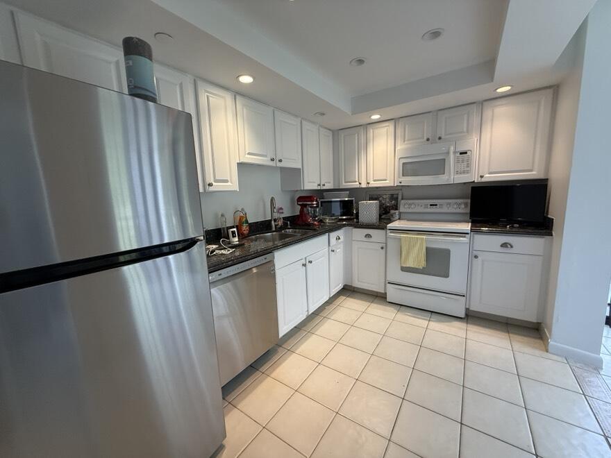 LAKEWOOD MIDRISE CONDO - Residential
