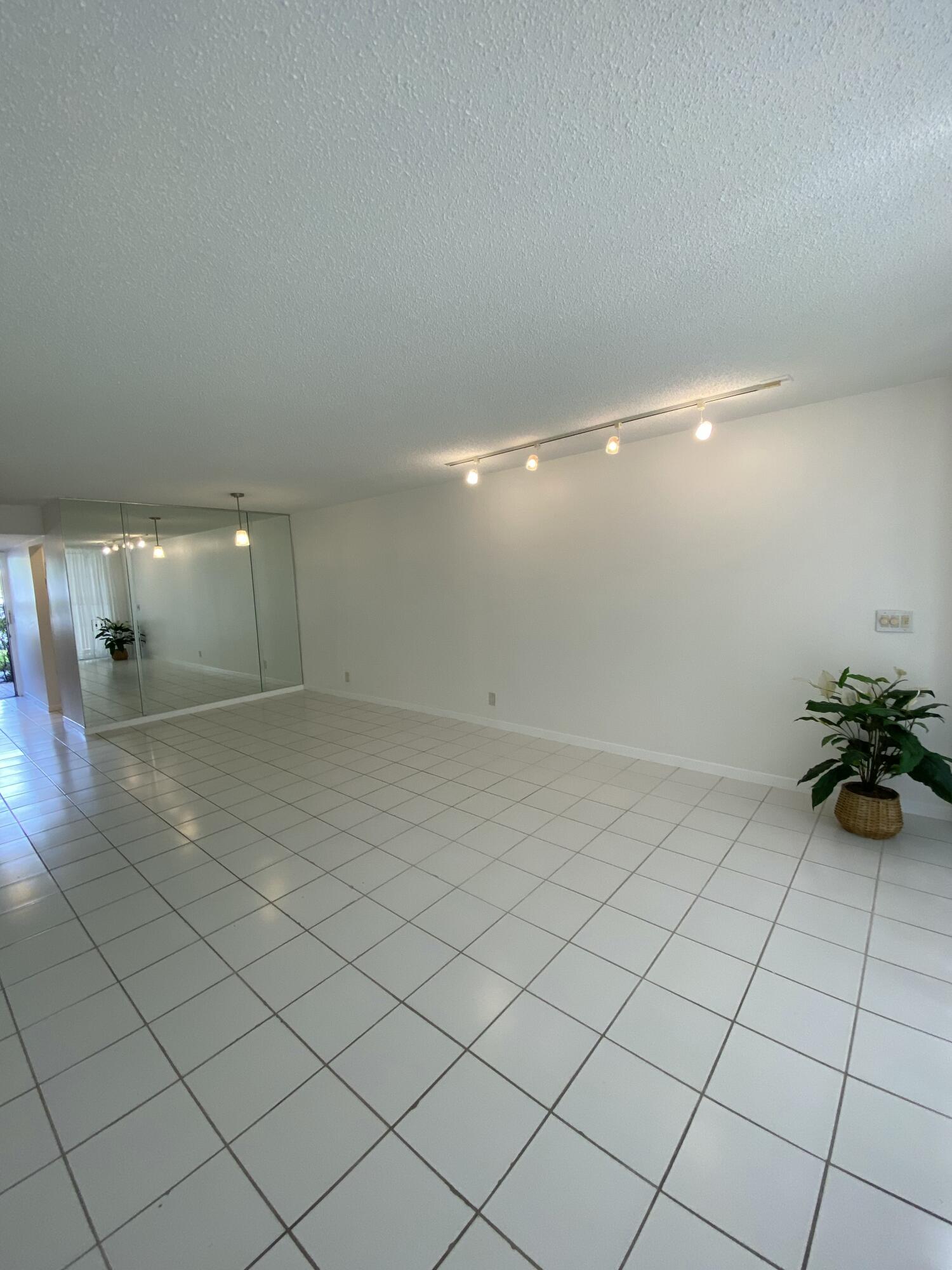 FOUNTAINS OF PALM BEACH CONDO 7 - Residential