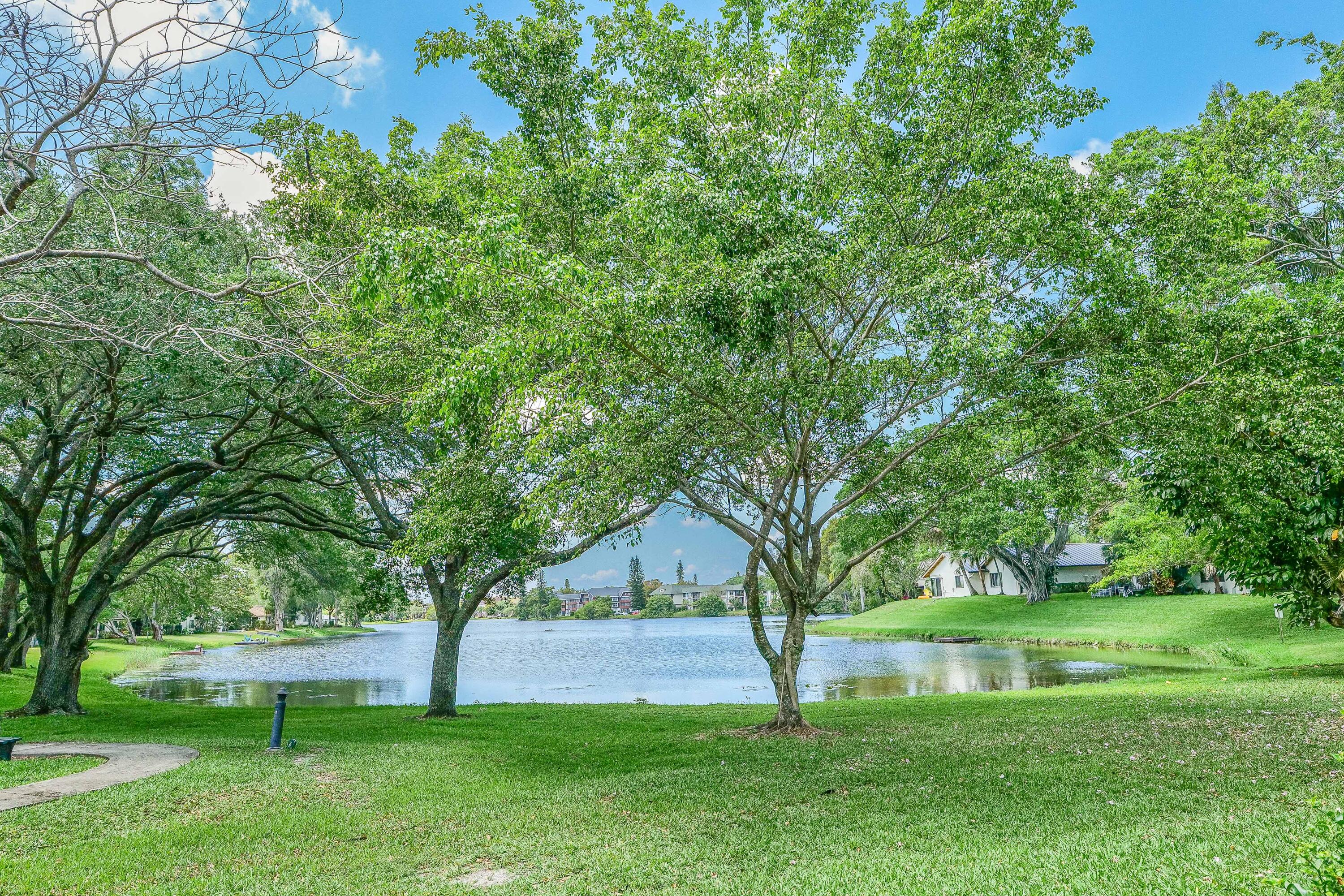 LOVELY REMODELED LAKE SIDE TRI-LEVEL!  OPEN FLOOR PLAN WITH OUTSTANDING VIEWS OF SUNSETS ON THE LAKE!  LARGE NEUTRAL TILES THRUOUT LIVING/DINING/KITCHEN.  1/2 BATH DOWNSTAIRS.  ENTRY WAY GIVE ACCESS TO LAUNDRY ROOM & GARAGE.  UPSTAIRS IS LAMIATE FLOORS & SKY LIGHT THAT BRINGS LOTS OF LIGHT!!  ALL ROOMS HAVE GREAT VIEW OF THE LAKE!   ASSOCIAITON SAYS 725 CREDIT SCORE A MUST!  NEW METAL ROOF & GUTTERS 2024!!  MAINTENANCE INCLUDES, TERMITE & PEST CONTROL TREATMENT, INSURANCE OF THE BUILDING, OUTSIDE & ROOF REPAIRS.  24HR MANNED GUARD GATE., LAWNS.  ALL AGES!  2 PETS OK!  THERE ARE 50 ACRES OF LAND IN THE HILLS WITH WALKING PATHS AND GORGEOUS TREES!  A BEAUTIFUL PLACE TO LIVE!  EASY TO SHOW!