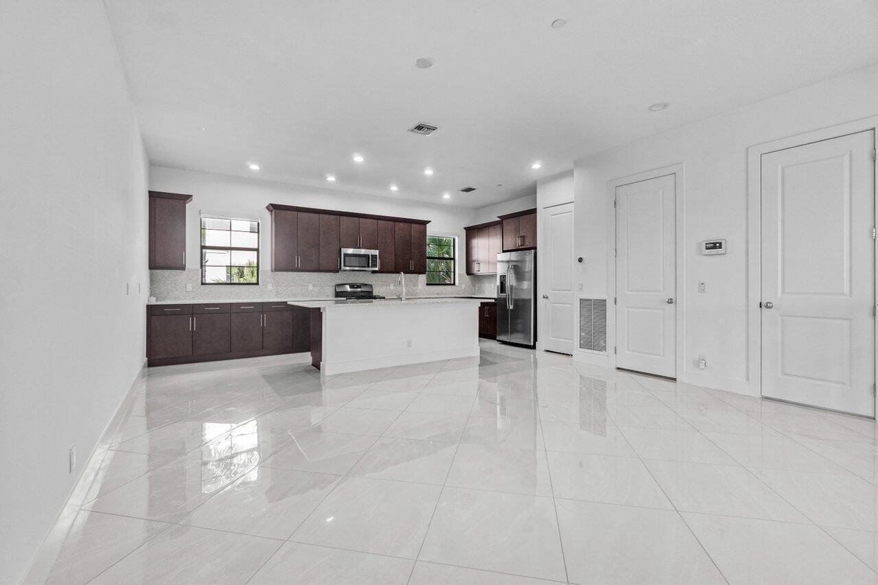 ALTON NEIGHBORHOOD 1 - Residential Lease