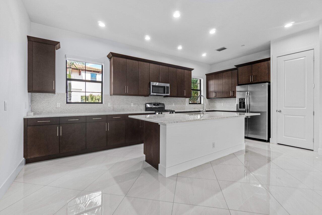 ALTON NEIGHBORHOOD 1 - Residential Lease