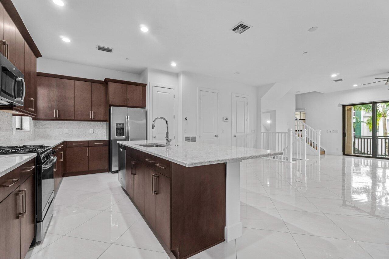 ALTON NEIGHBORHOOD 1 - Residential Lease