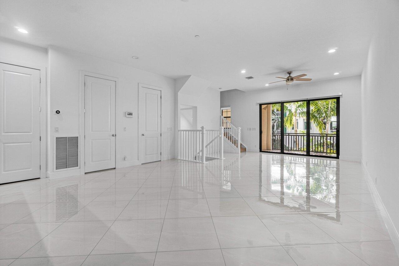 ALTON NEIGHBORHOOD 1 - Residential Lease