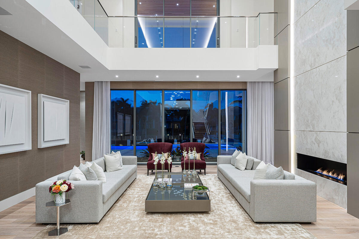 ROYAL PALM YACHT & COUNTRY CLUB - Residential