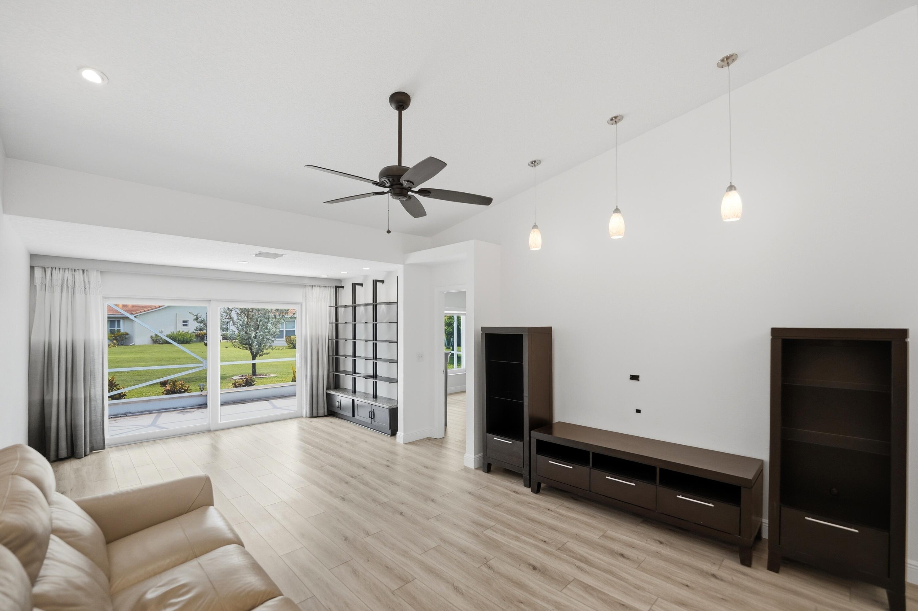 SAUSALITO PLACE - Residential