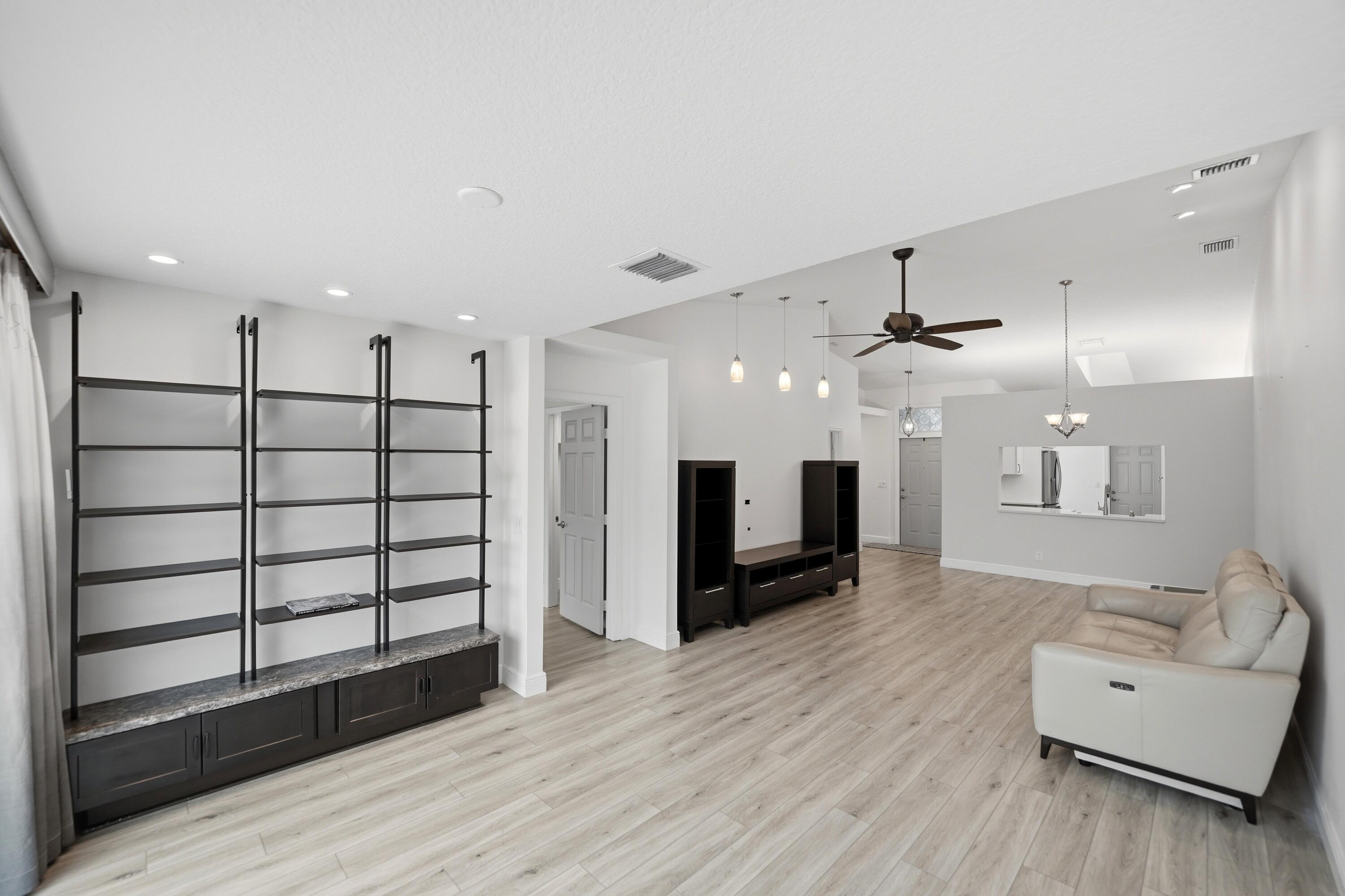 SAUSALITO PLACE - Residential