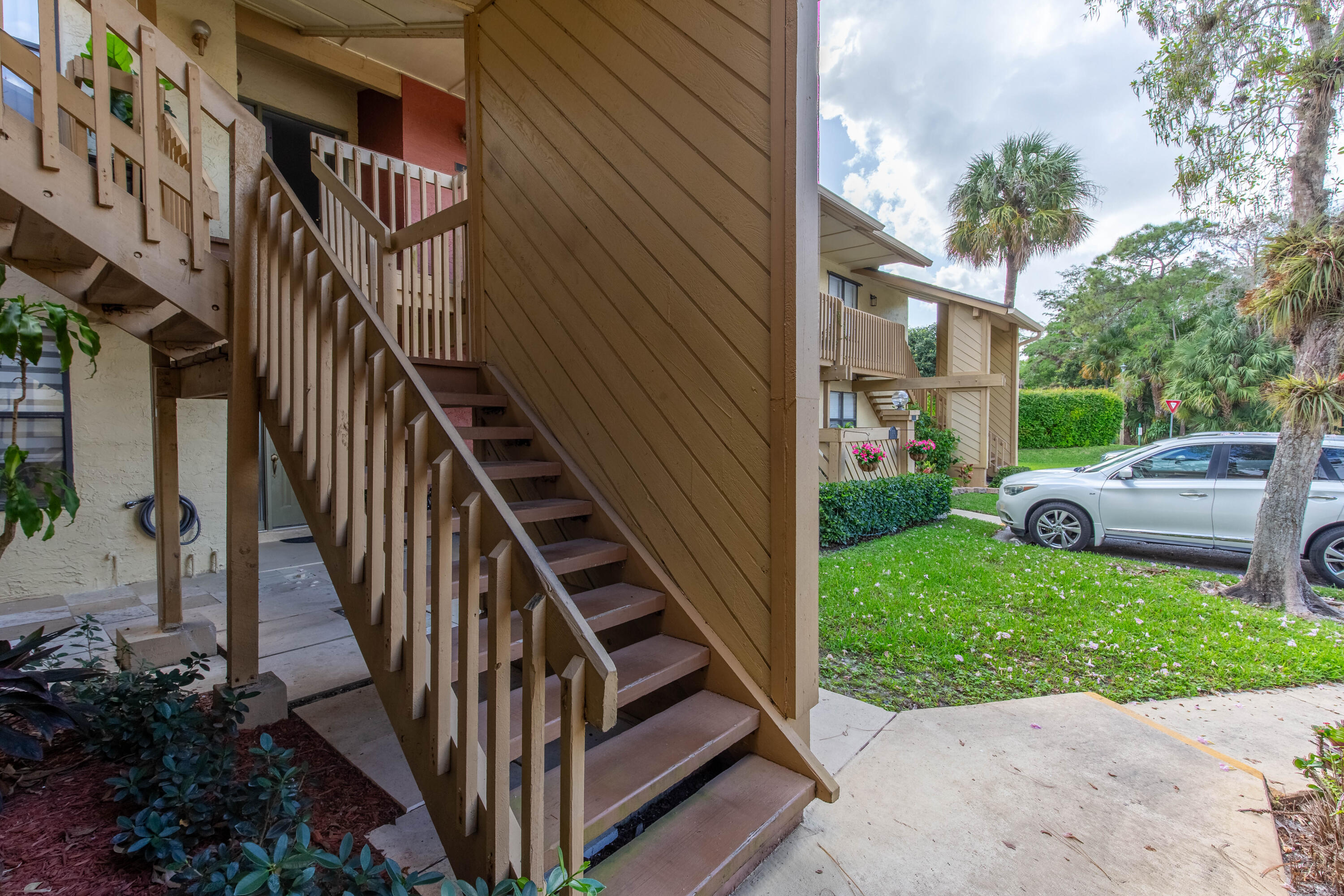 SHEFFIELD WOODS AT WELLINGTON CONDO - Residential