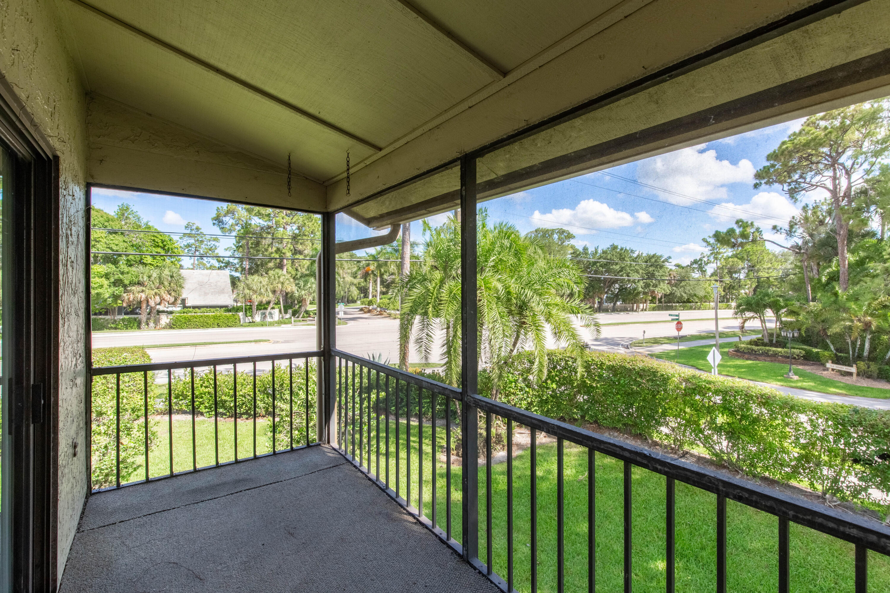 SHEFFIELD WOODS AT WELLINGTON CONDO - Residential