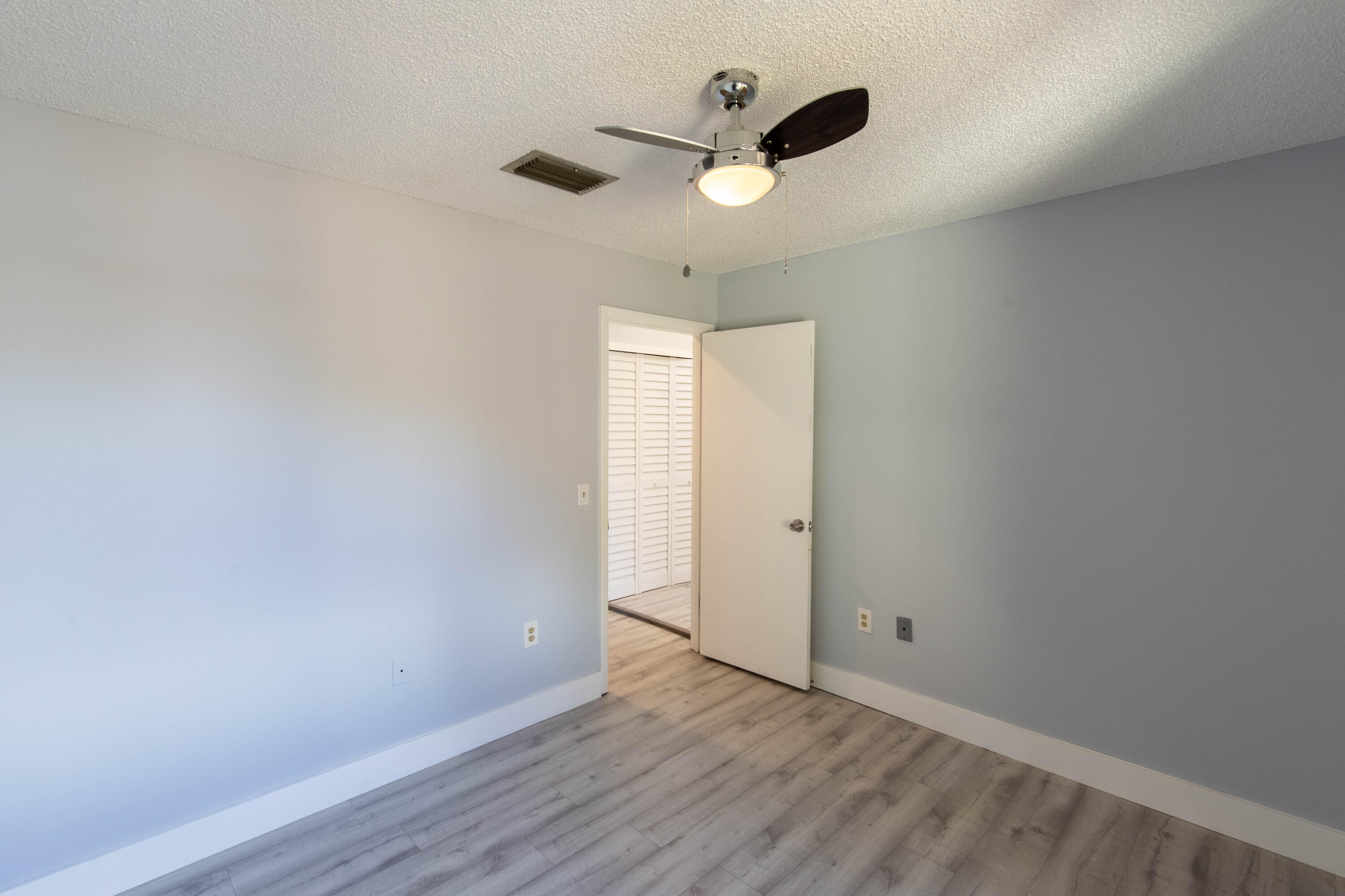 SHEFFIELD WOODS AT WELLINGTON CONDO - Residential