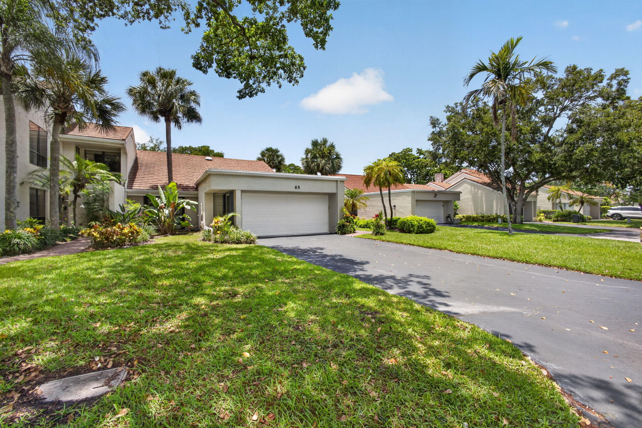 FABULOUS ANNUAL RENTAL IN GATED PGA NATIONAL. SPACIOUS 3 BEDROOM AND 2 NEW BATHS WITH 2 CAR GARAGE. ALL ON ONE LEVEL, PROVIDING COMFORT AND CONVENIENCE, INCLUDING A BRAND NEW KITCHEN.  THIS HOME STYLE OFFERS FULL IMPACT WINDOWS AND DOORS FOR QUIET LIVING, AN EXTRA LARGE SCREENED PATIO OVERLOOKING GREEN SPACE FOR GREAT OUTDOOR LIVING AND A FIREPLACE. WALKING DISTANCE TO THE PGA HOTEL FOR LUNCH OR DINNER. PETS ARE WELCOME...$4450 A MONTH.