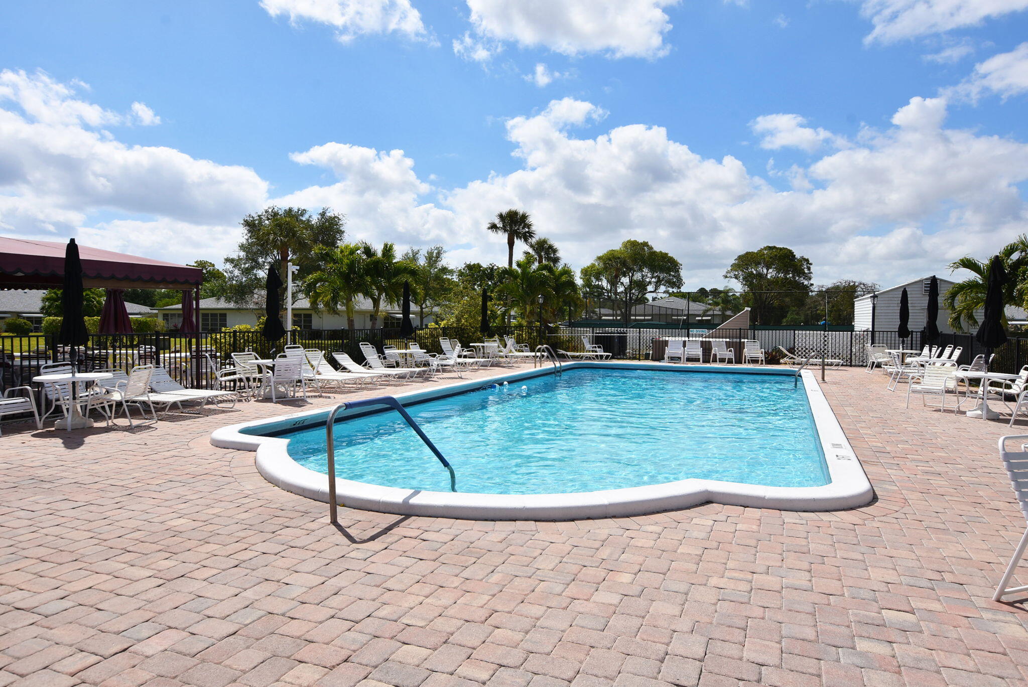 HIGH POINT OF DELRAY SEC 6 CONDO - Residential