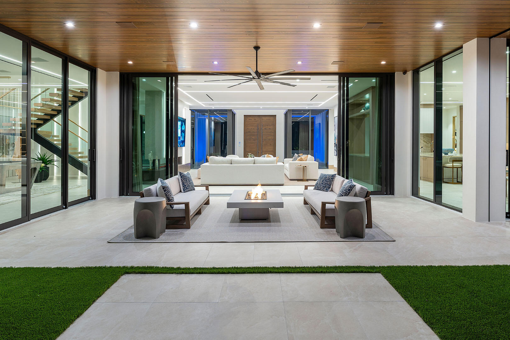 ROYAL PALM YACHT & COUNTRY CLUB - Residential