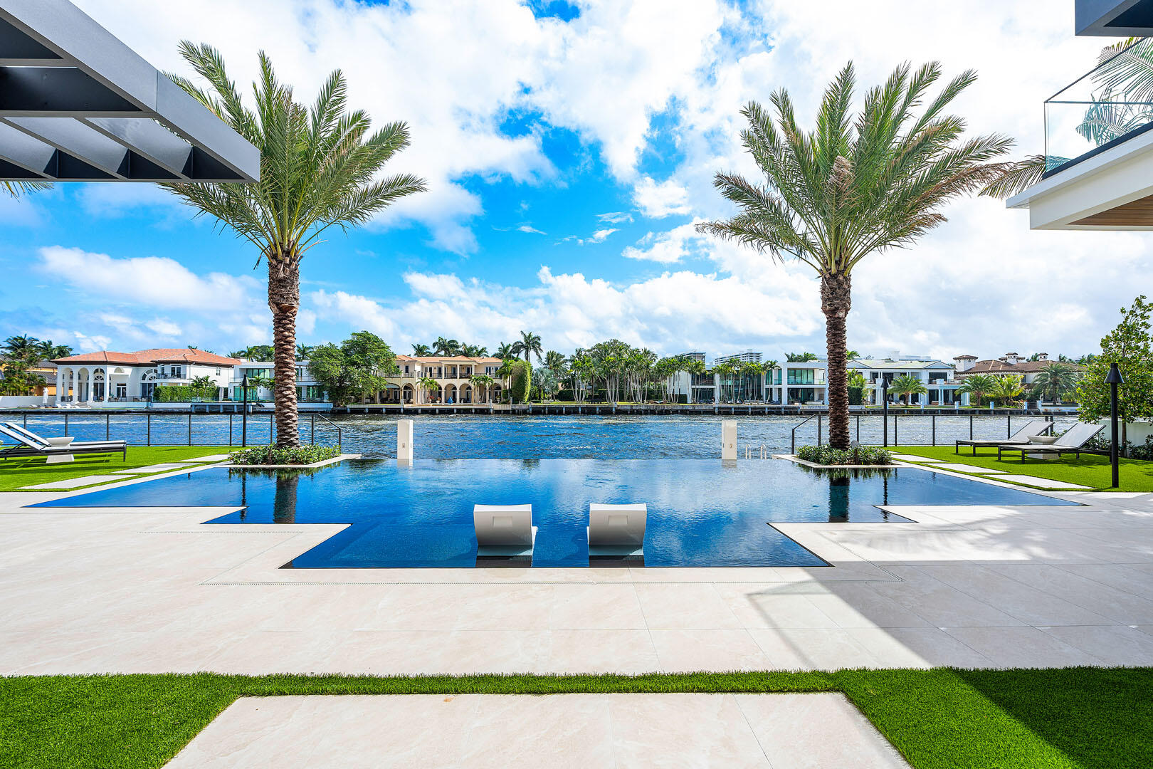 ROYAL PALM YACHT & COUNTRY CLUB - Residential
