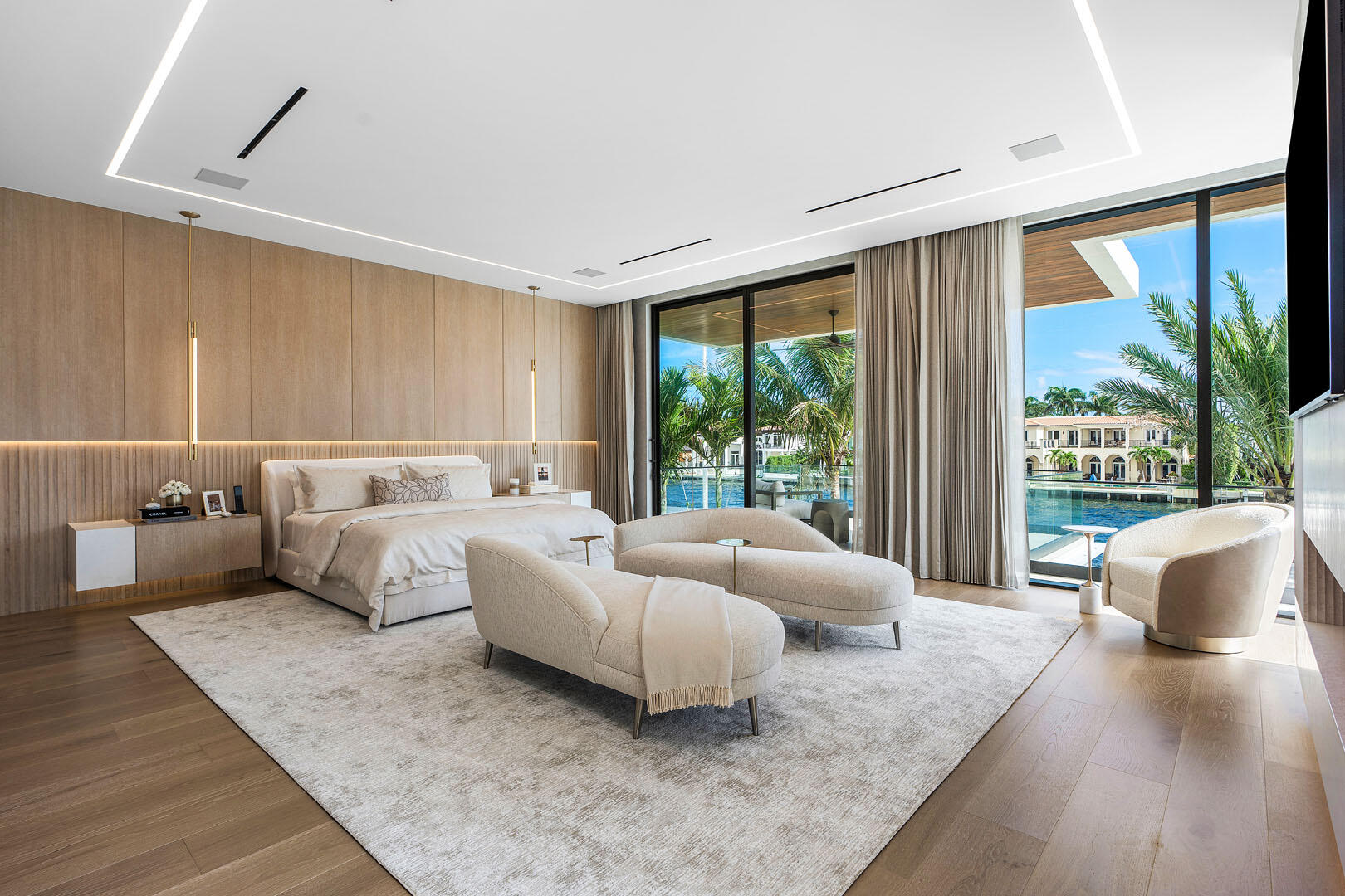 ROYAL PALM YACHT & COUNTRY CLUB - Residential