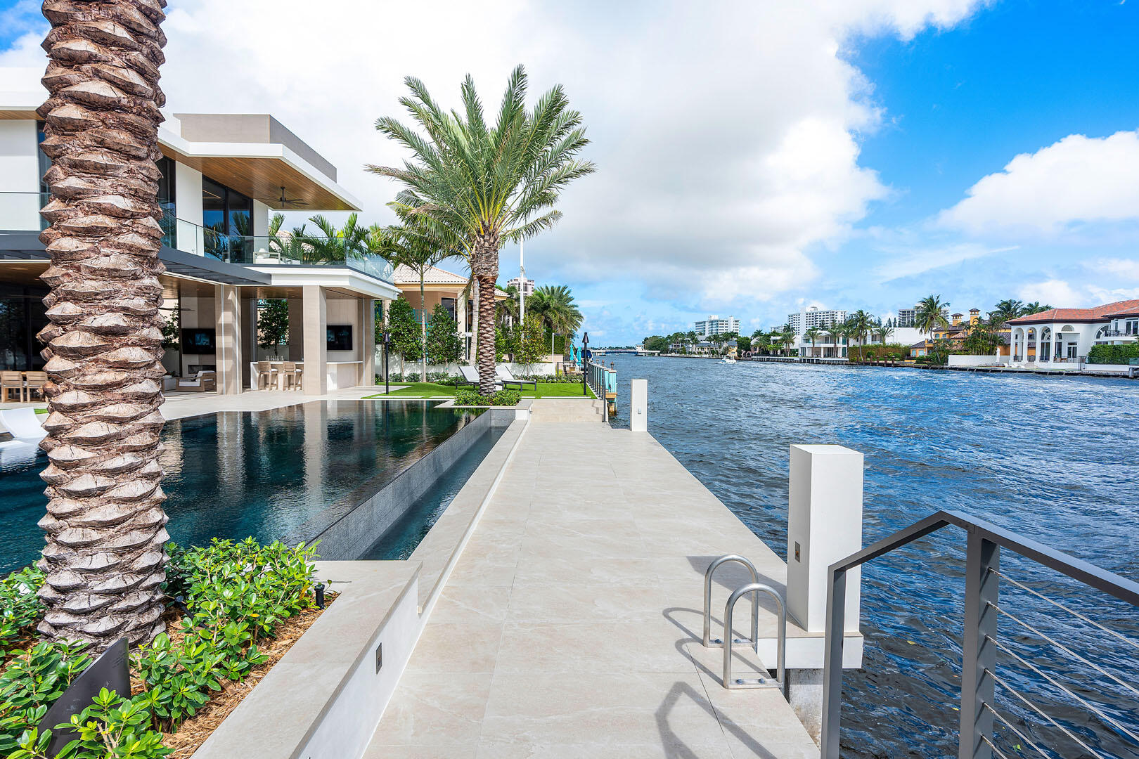 ROYAL PALM YACHT & COUNTRY CLUB - Residential