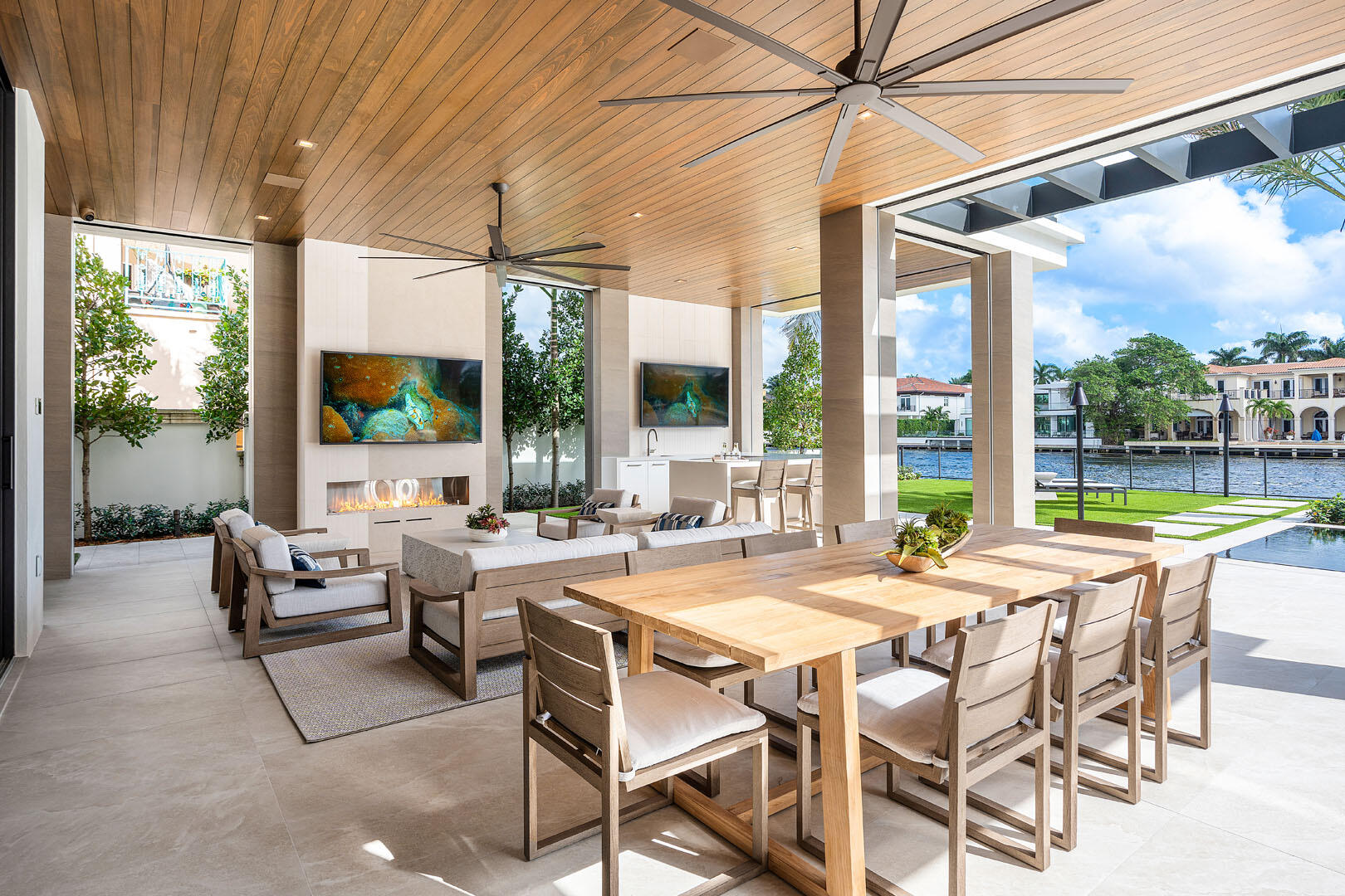 ROYAL PALM YACHT & COUNTRY CLUB - Residential