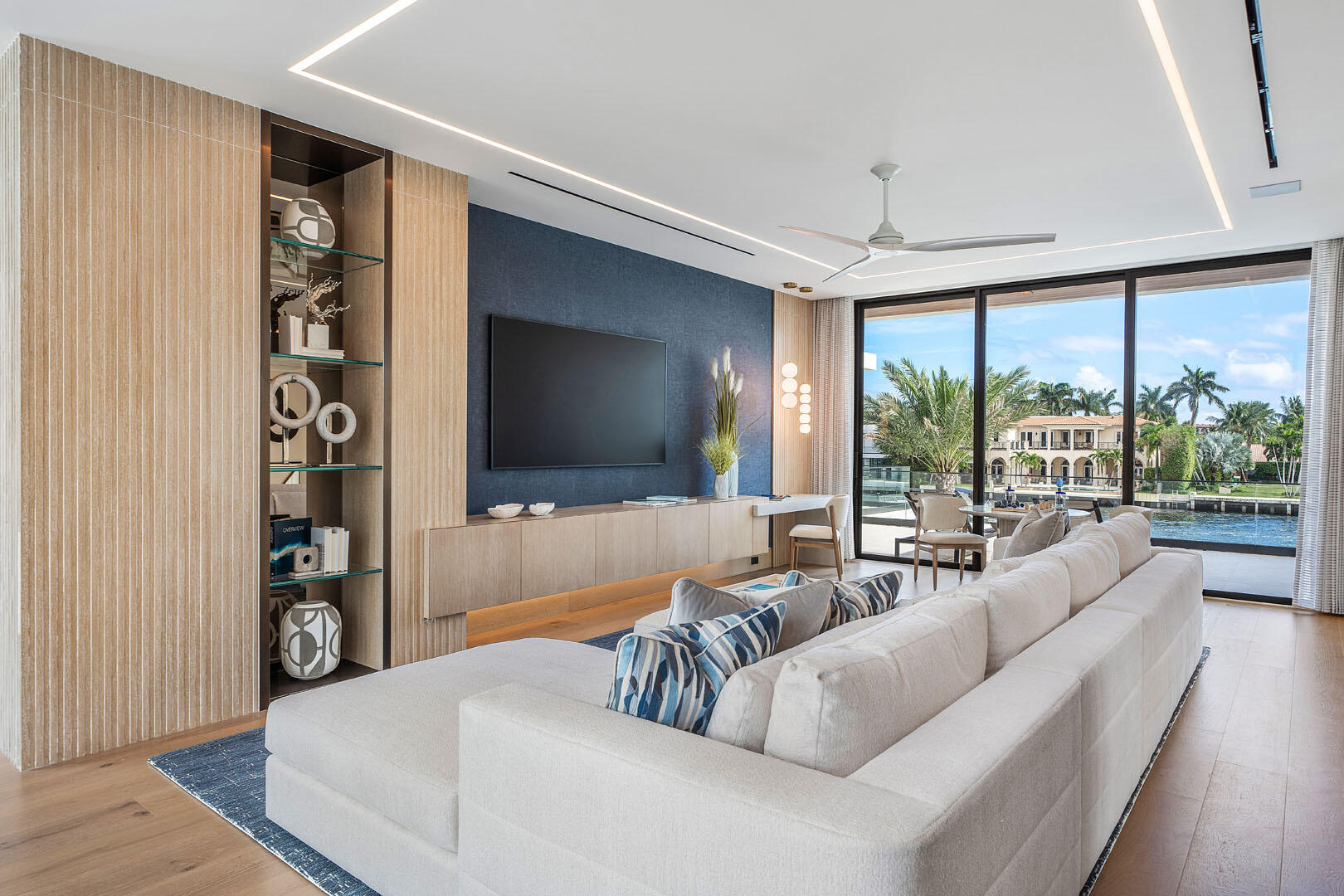 ROYAL PALM YACHT & COUNTRY CLUB - Residential