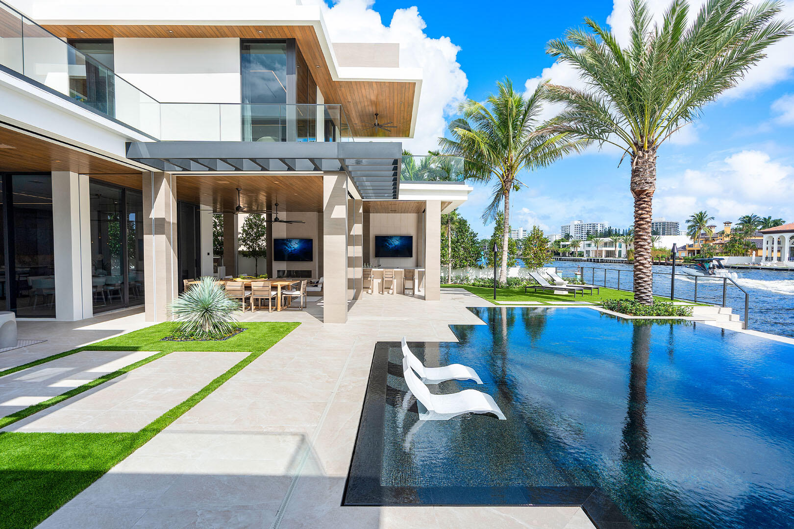 ROYAL PALM YACHT & COUNTRY CLUB - Residential