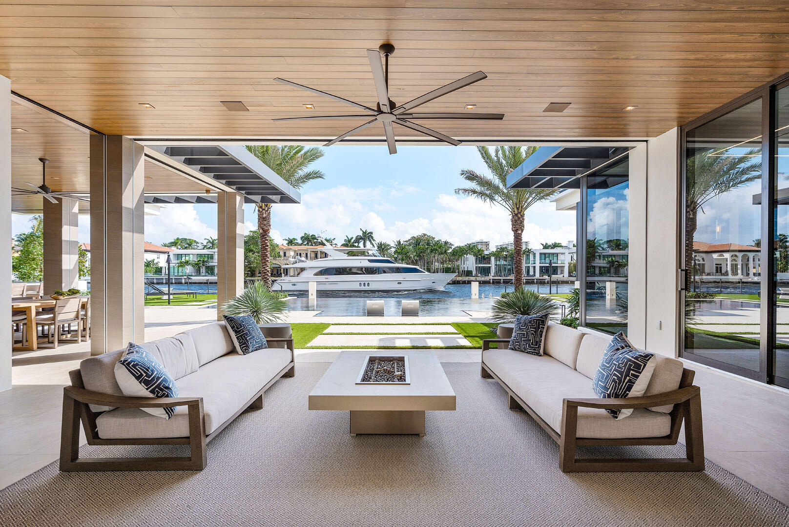 ROYAL PALM YACHT & COUNTRY CLUB - Residential