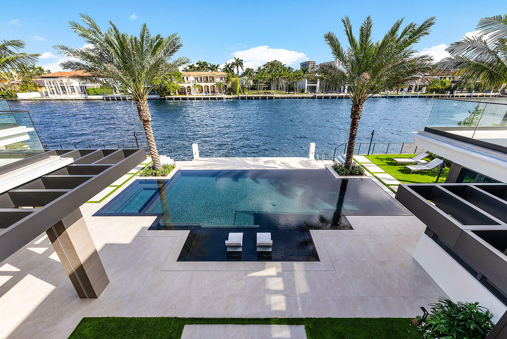 ROYAL PALM YACHT & COUNTRY CLUB - Residential