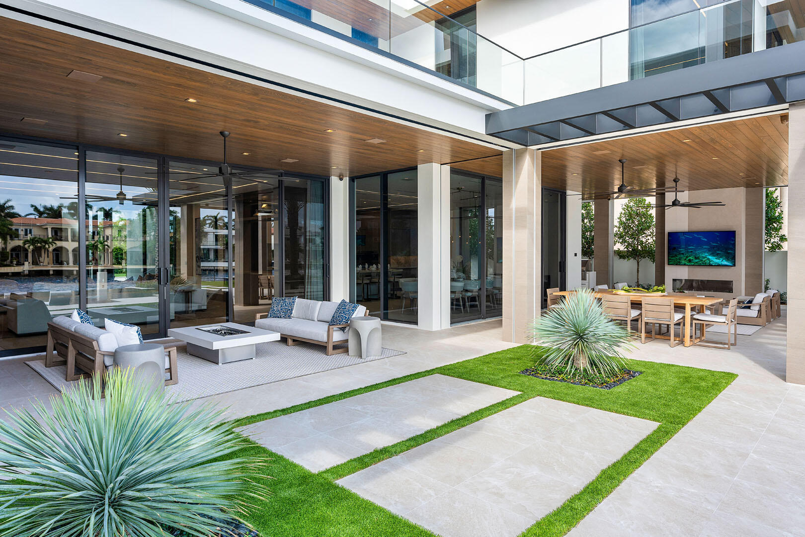 ROYAL PALM YACHT & COUNTRY CLUB - Residential