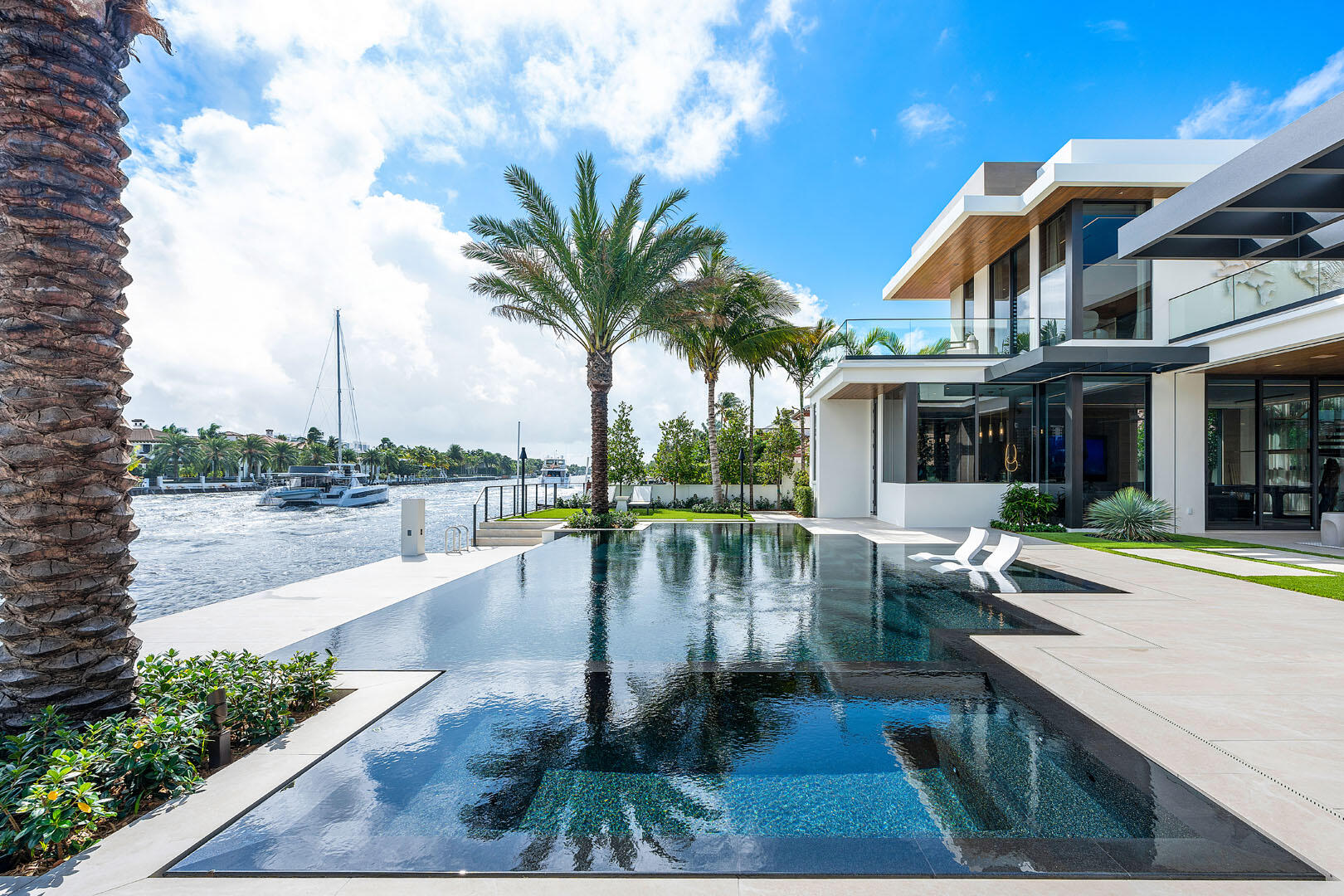 ROYAL PALM YACHT & COUNTRY CLUB - Residential