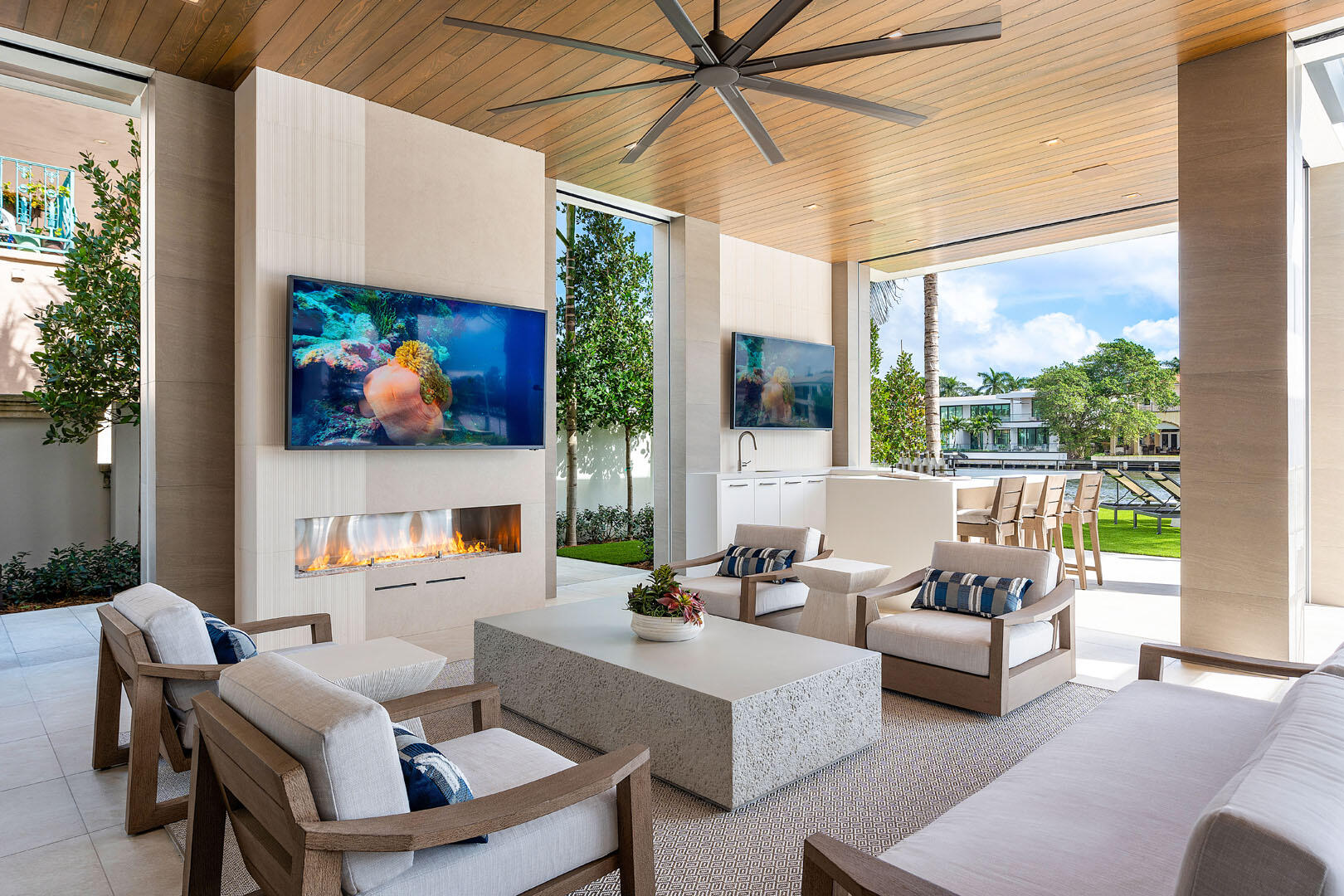 ROYAL PALM YACHT & COUNTRY CLUB - Residential