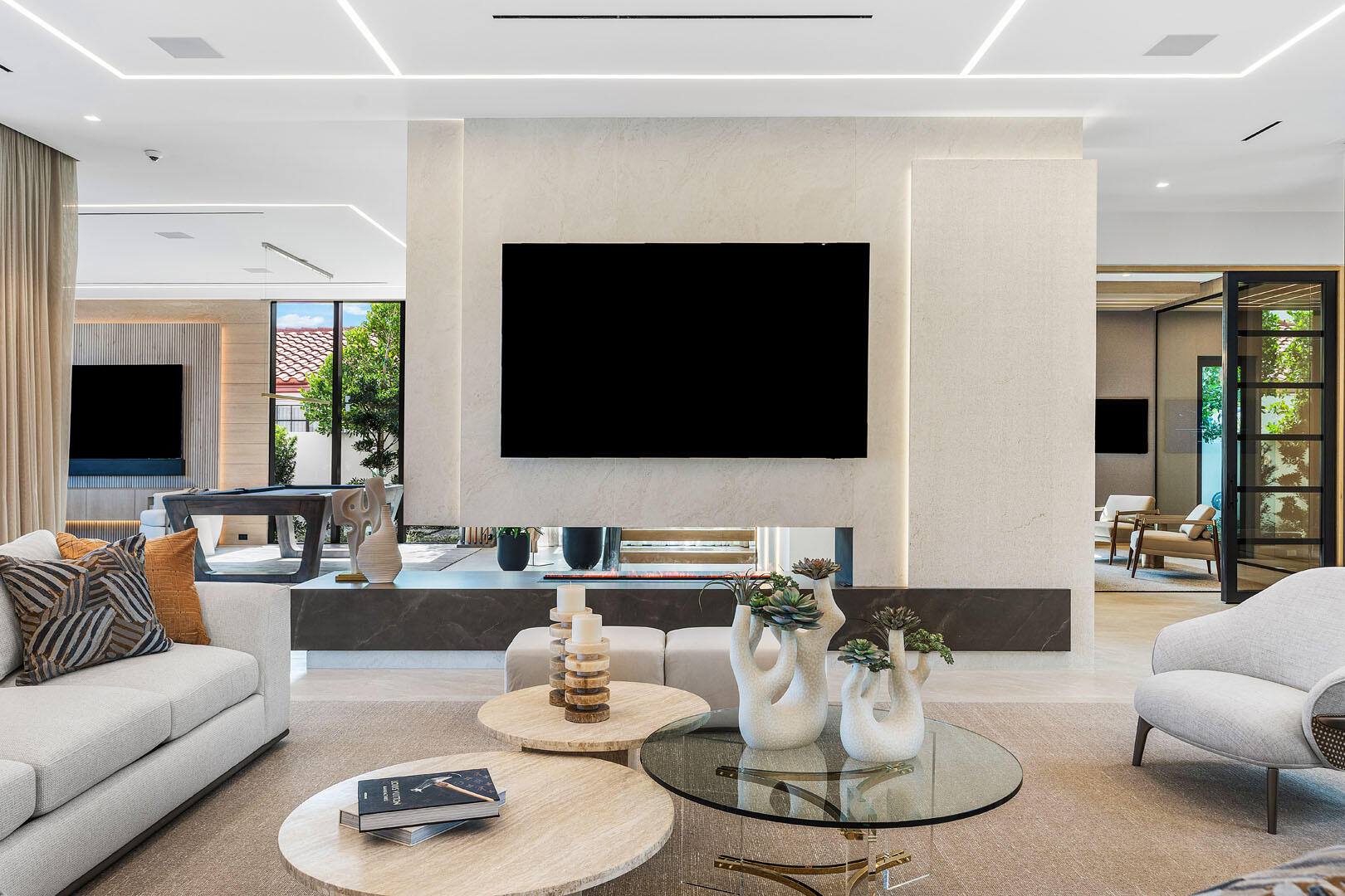 ROYAL PALM YACHT & COUNTRY CLUB - Residential