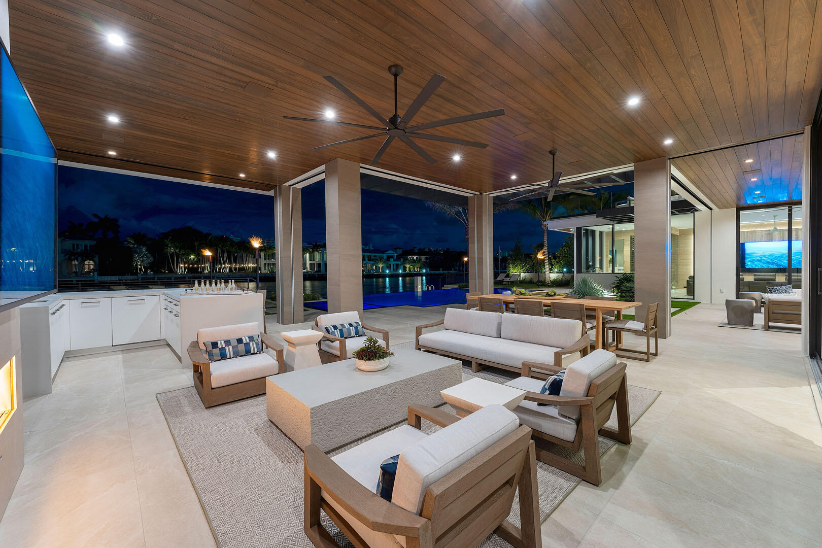 ROYAL PALM YACHT & COUNTRY CLUB - Residential
