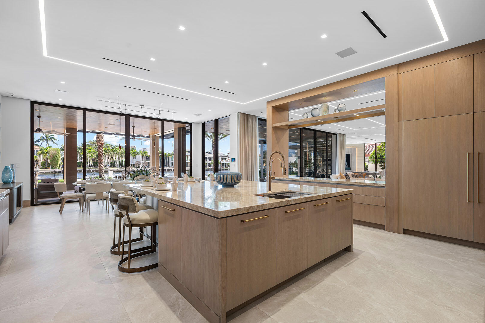 ROYAL PALM YACHT & COUNTRY CLUB - Residential