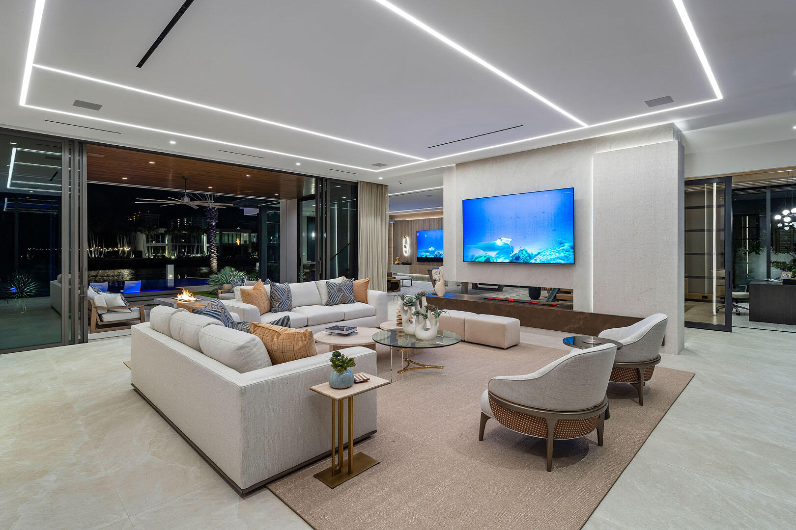 ROYAL PALM YACHT & COUNTRY CLUB - Residential