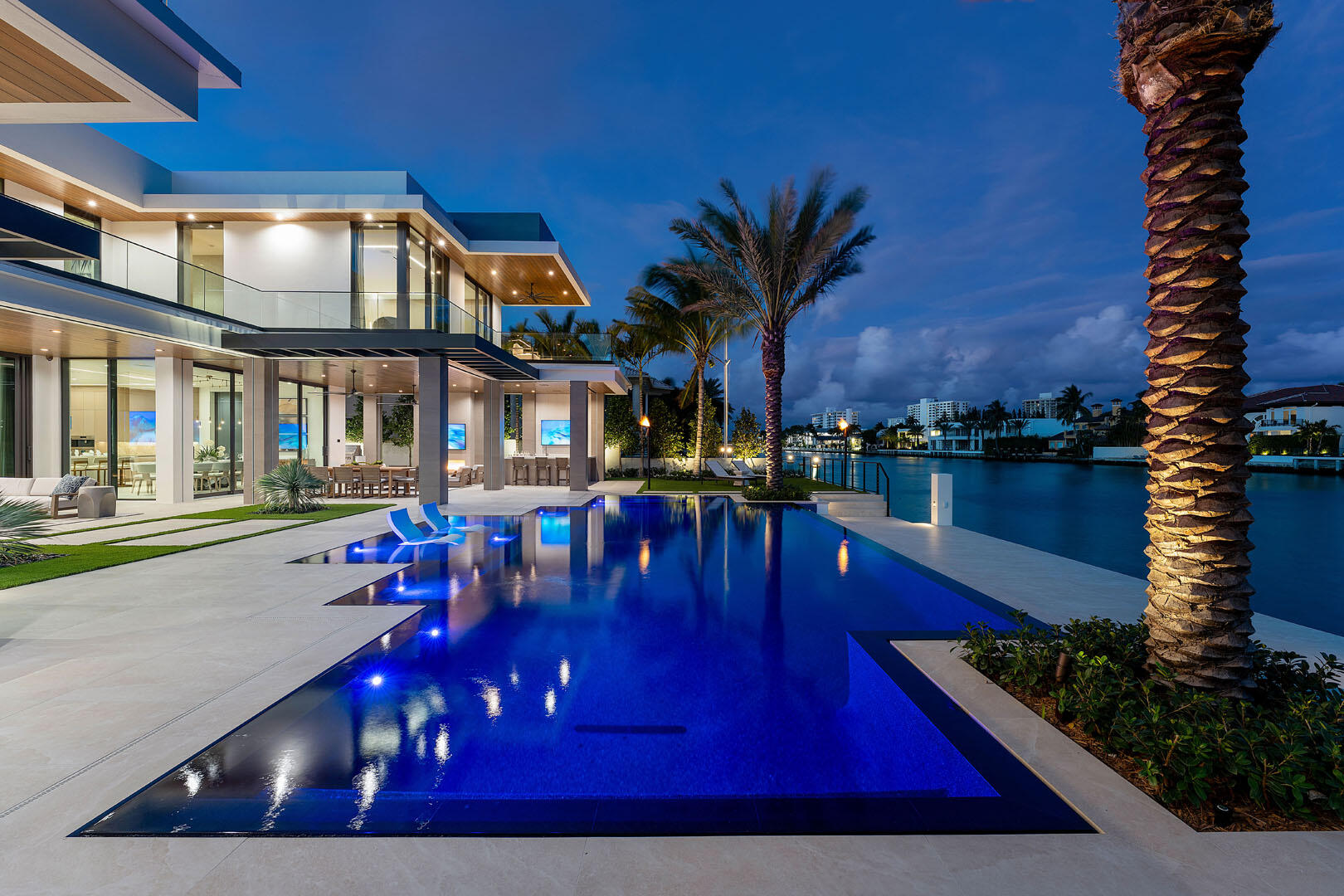 ROYAL PALM YACHT & COUNTRY CLUB - Residential