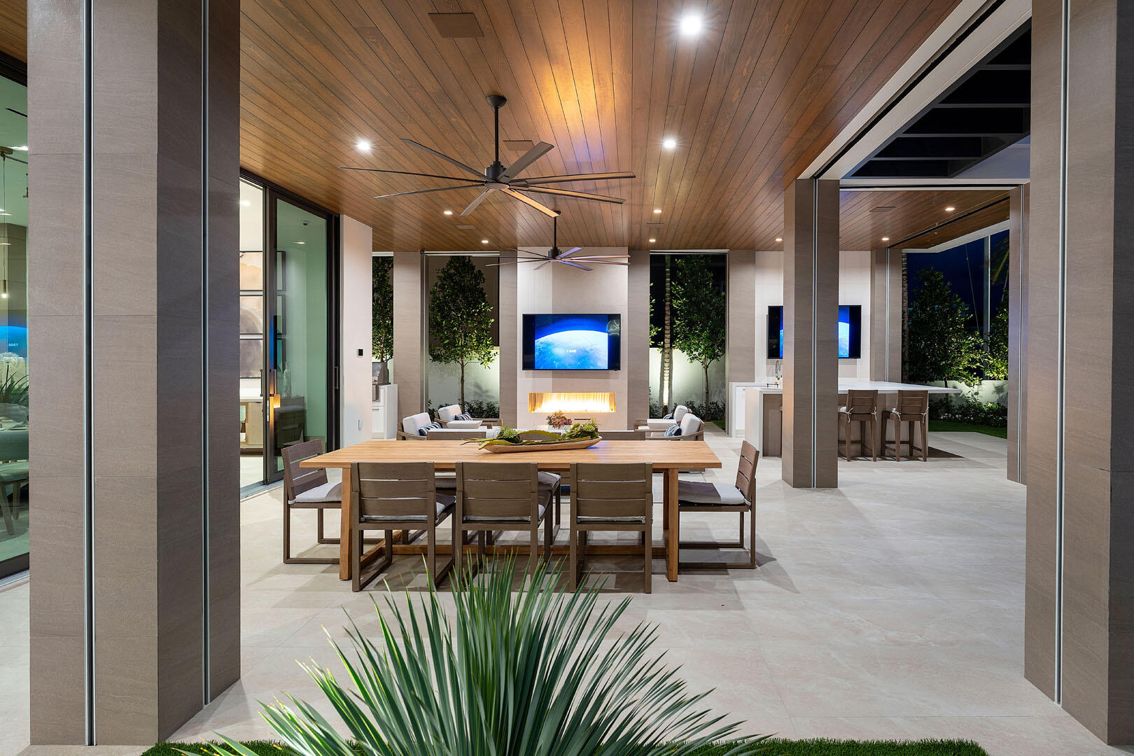 ROYAL PALM YACHT & COUNTRY CLUB - Residential